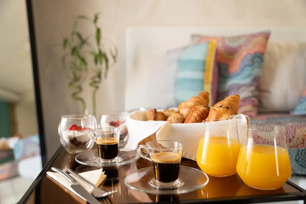 Breakfast, Bed in Saint Sin Suites - Adults Only