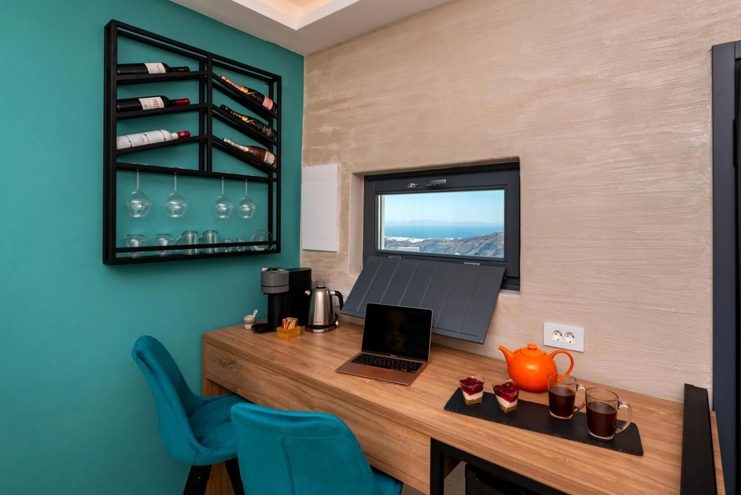 Coffee/tea facilities in Saint Sin Suites - Adults Only