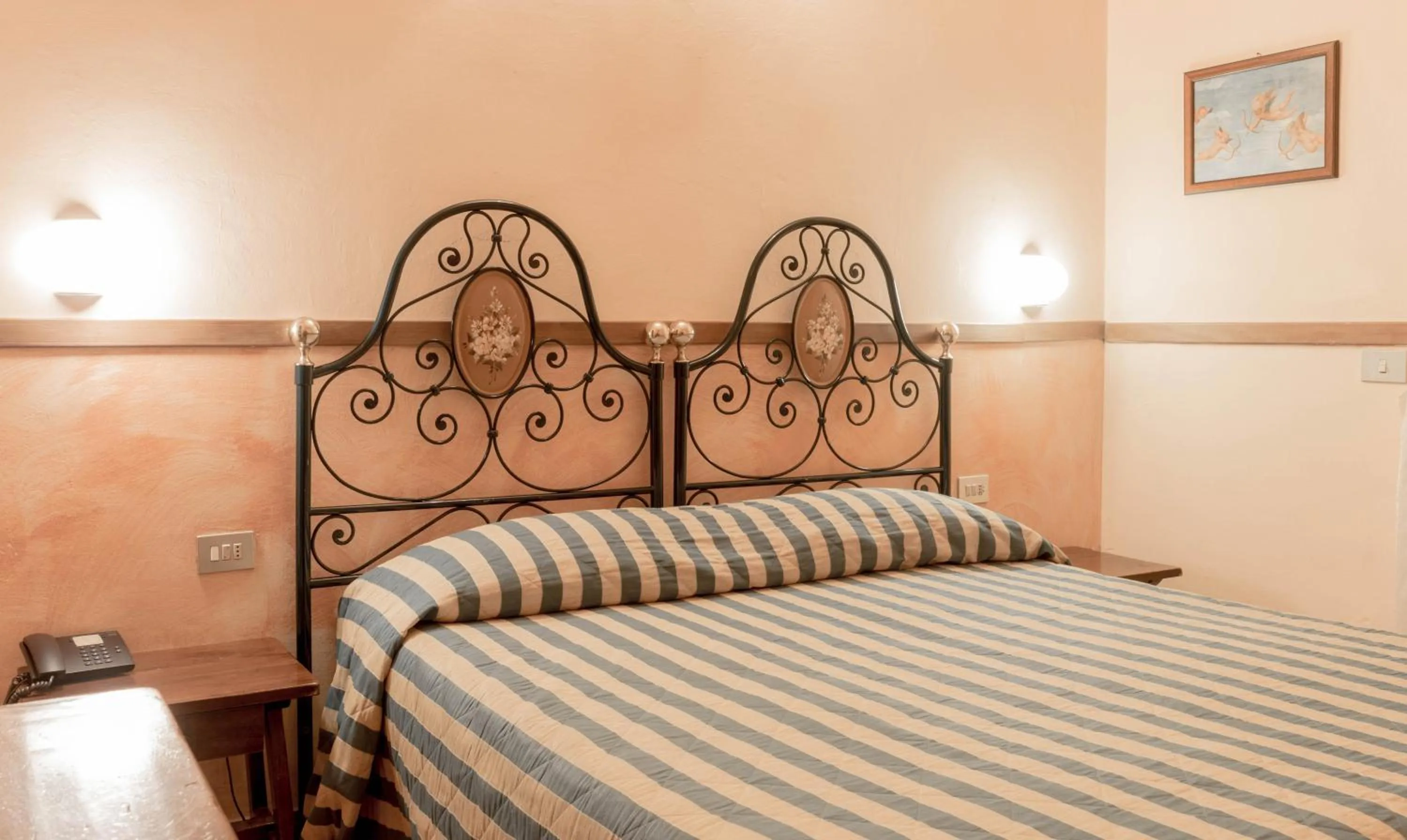 Bedroom, Bed in Hotel Monica