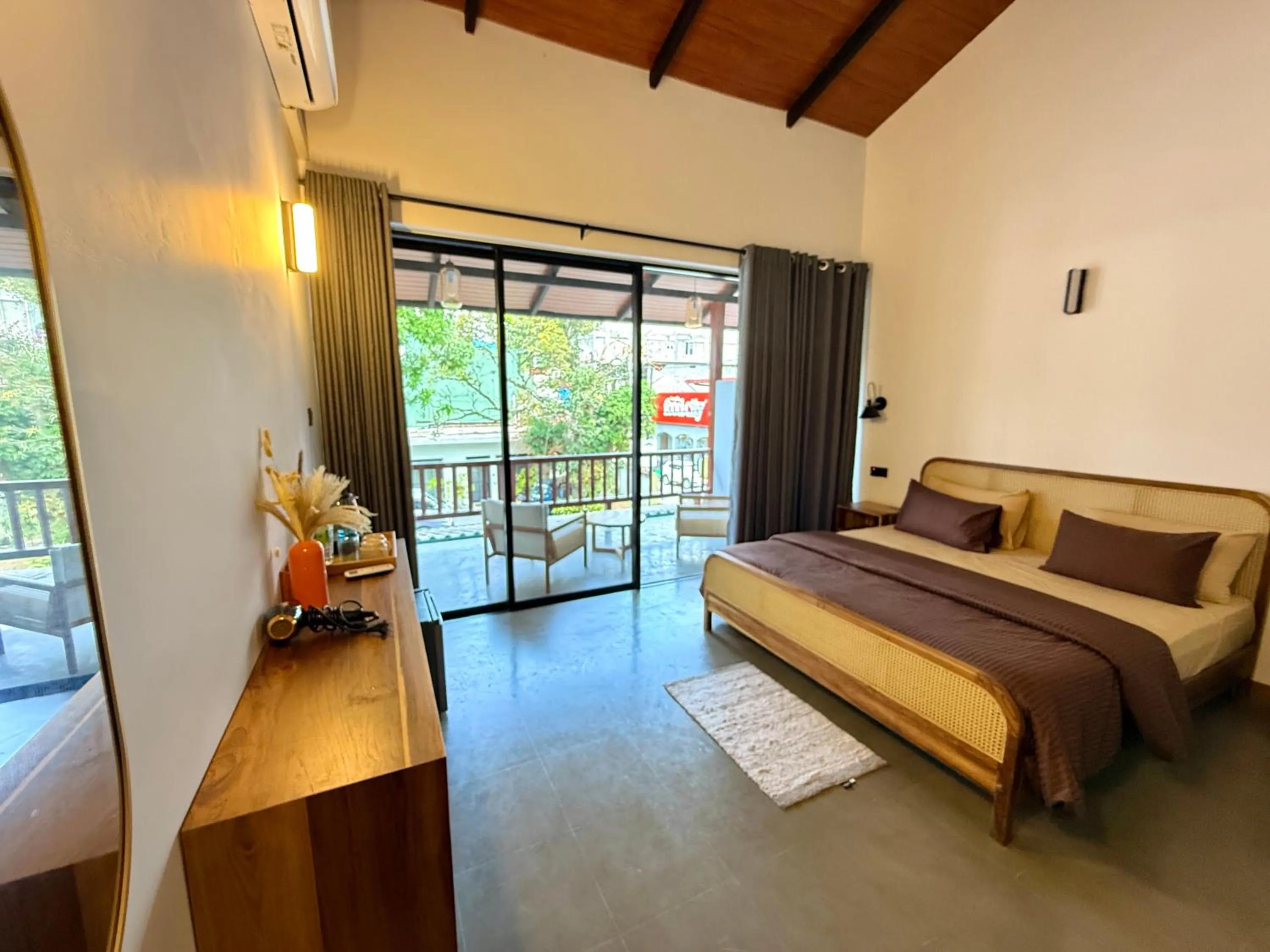 Bed in Ella Inn Hotel