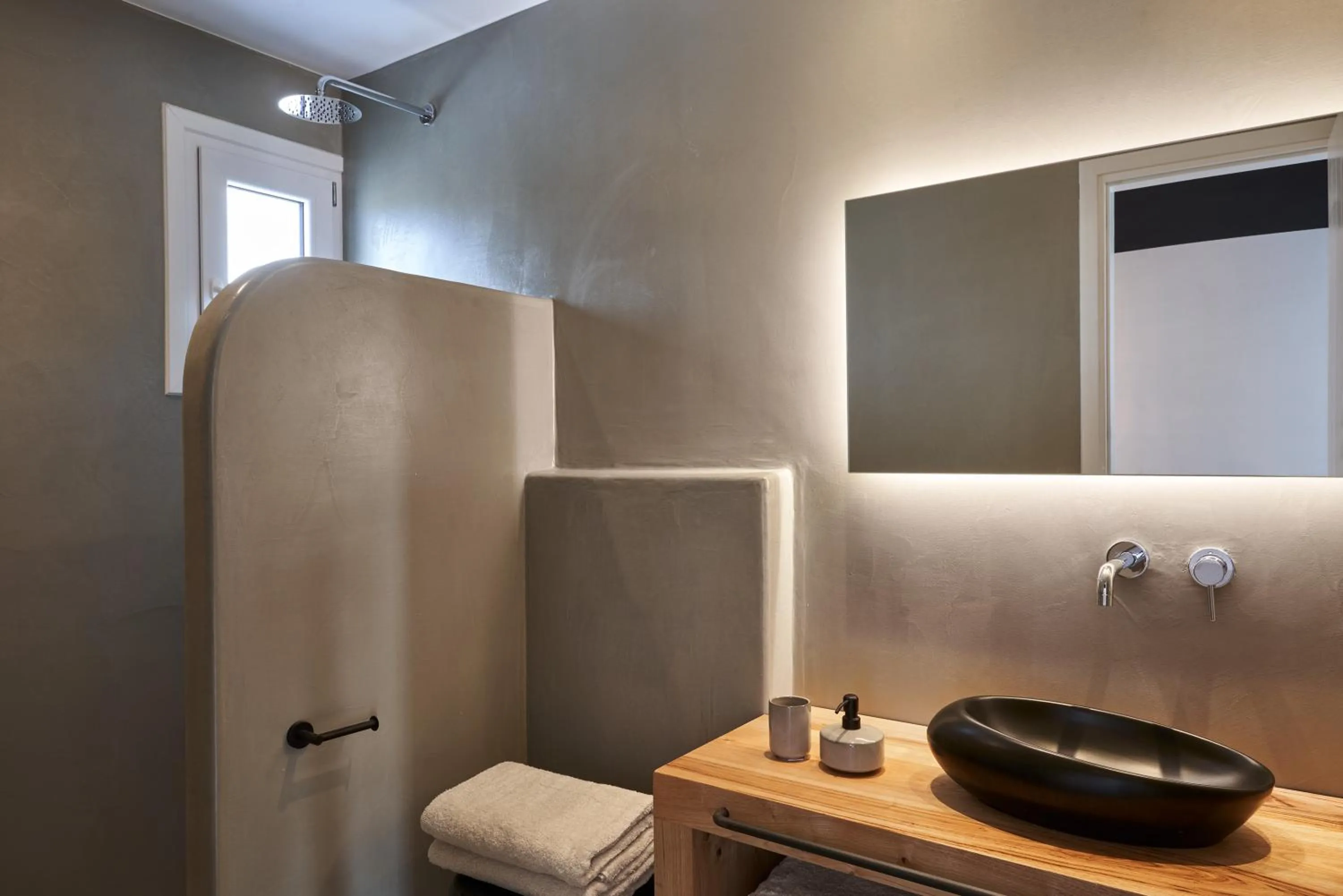 Toilet in Hill Club Naxos