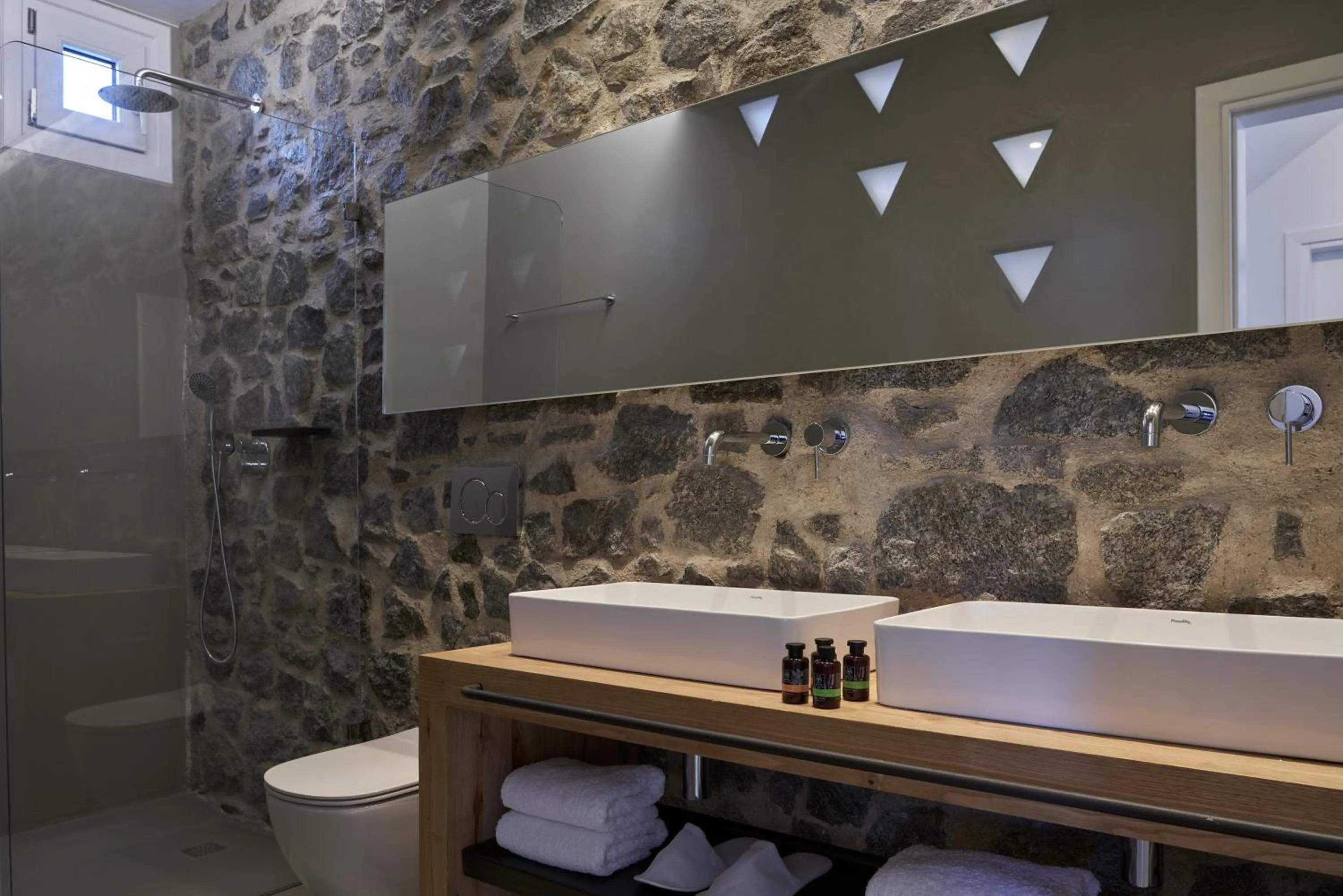 Bathroom in Hill Club Naxos
