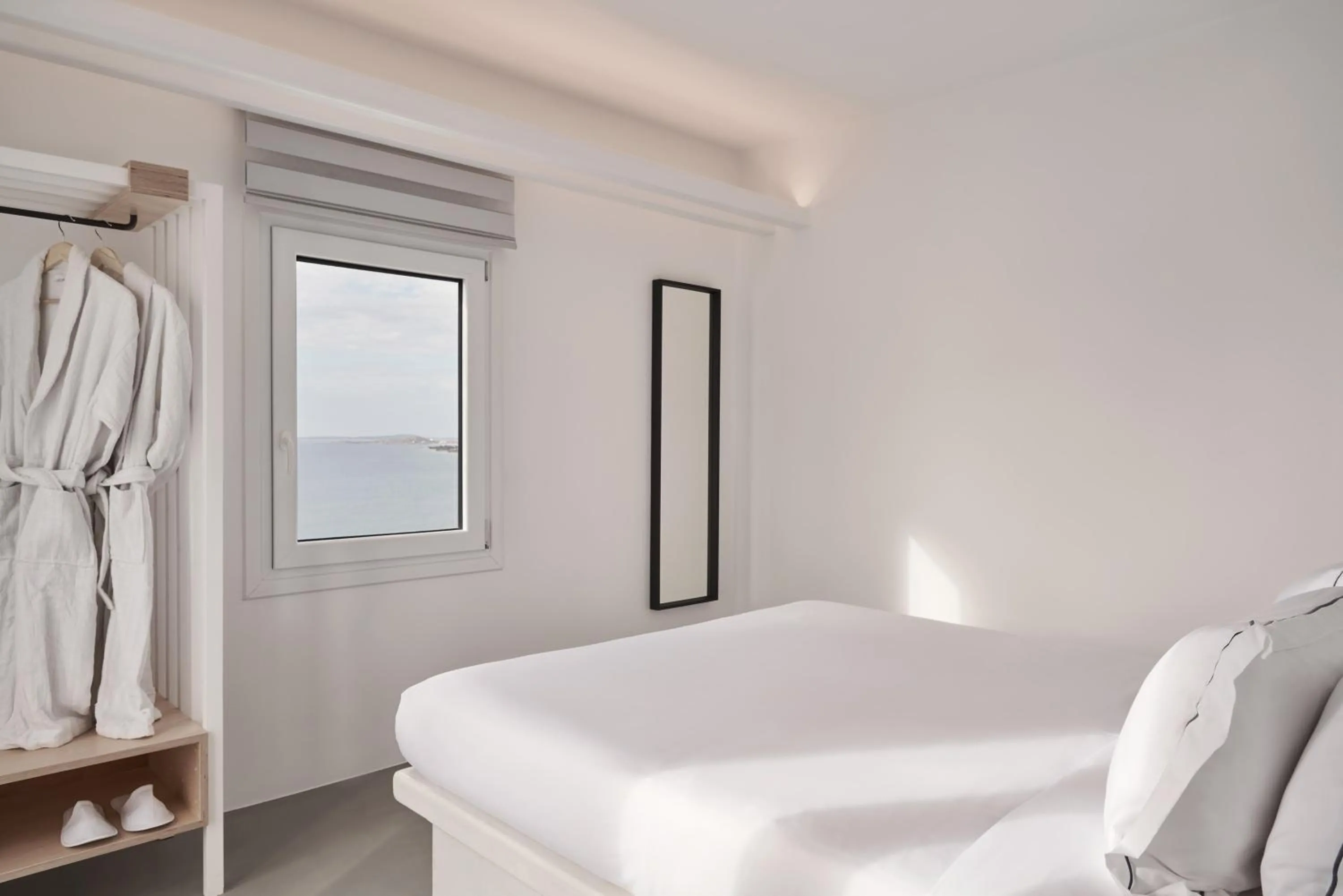 Bed in Hill Club Naxos