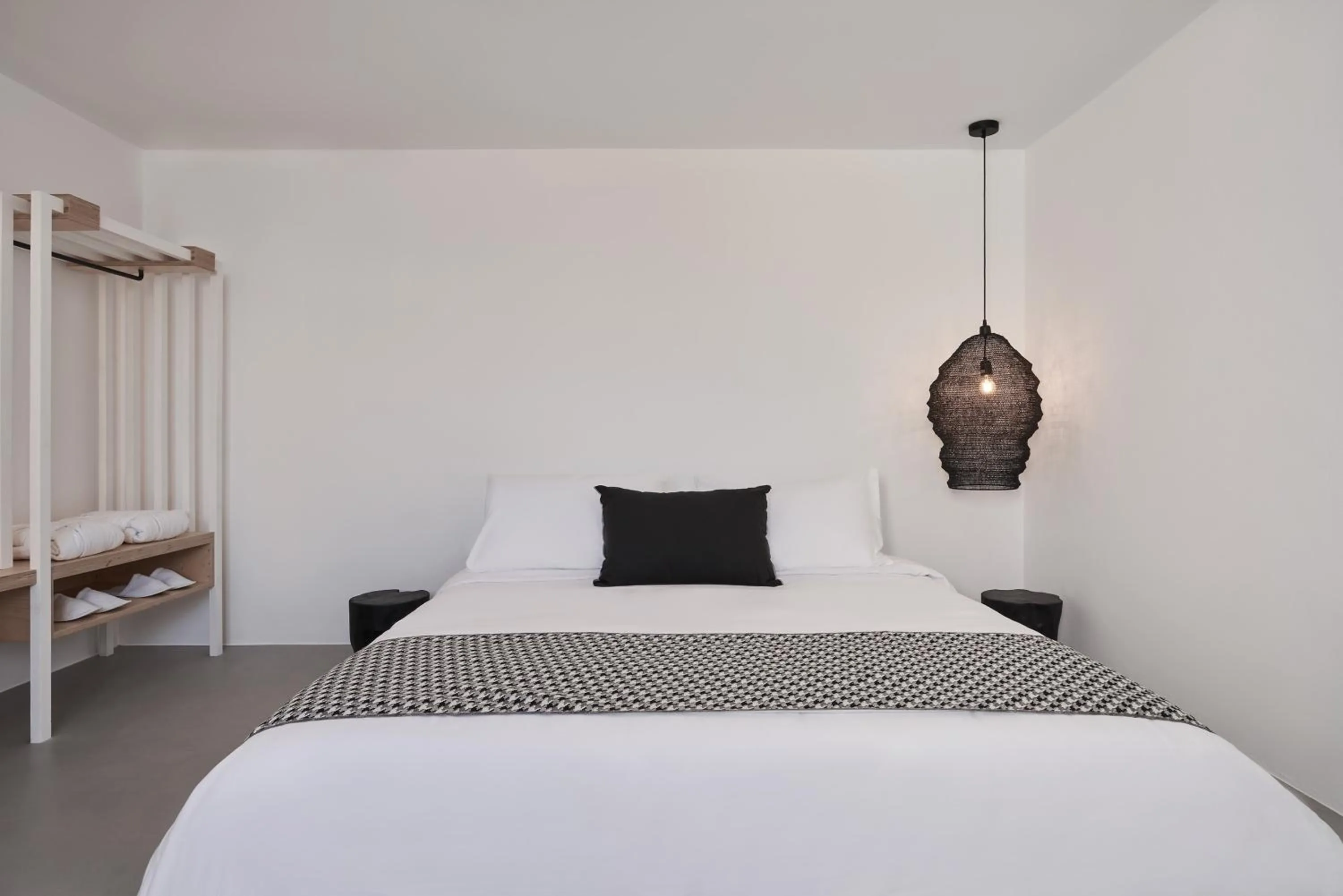 Bed in Hill Club Naxos