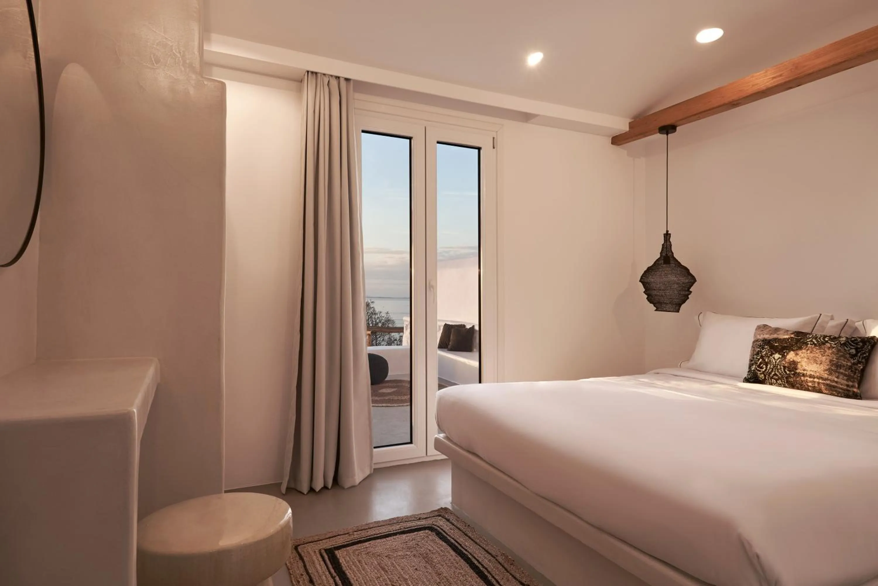 Bed in Hill Club Naxos
