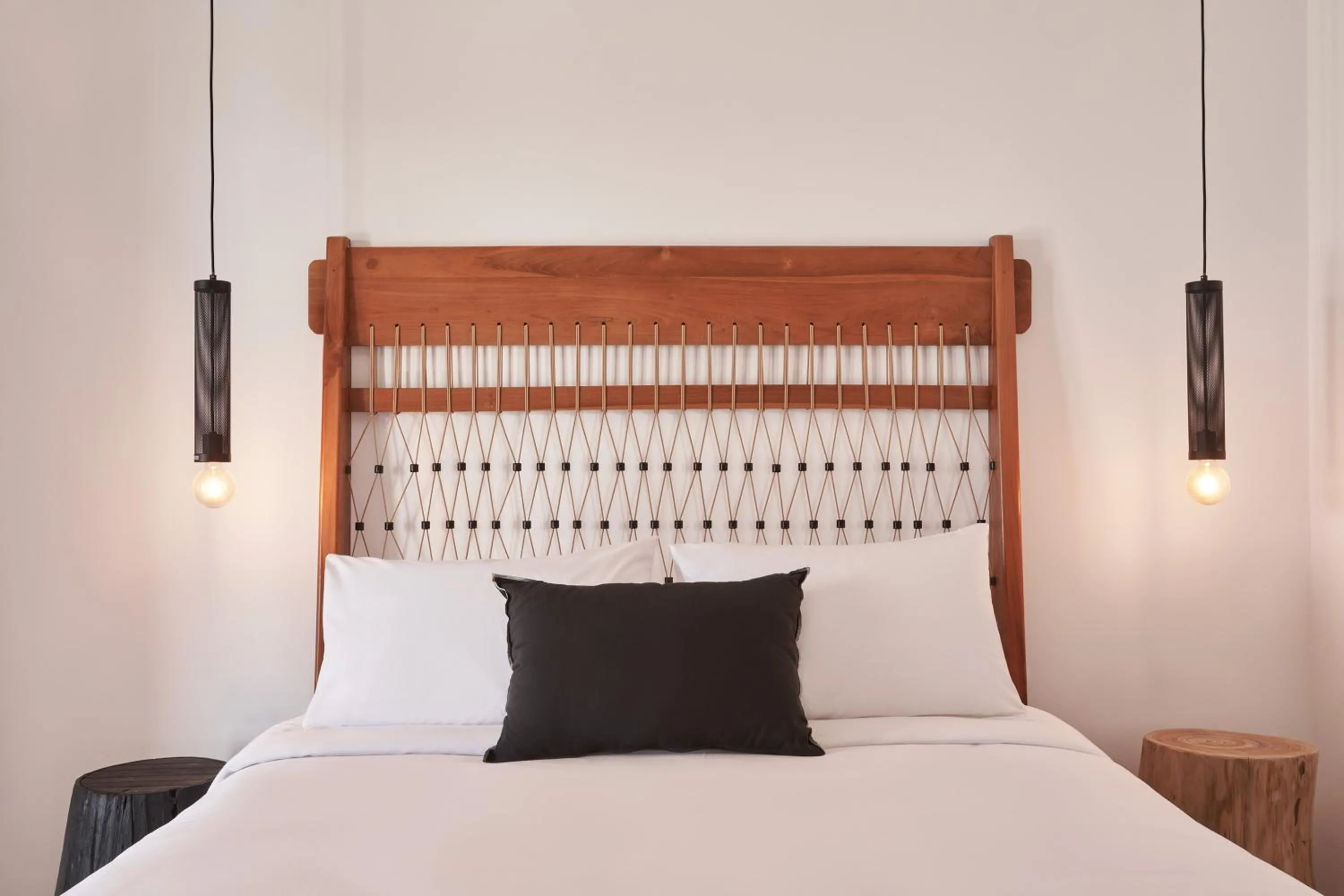 Bed in Hill Club Naxos