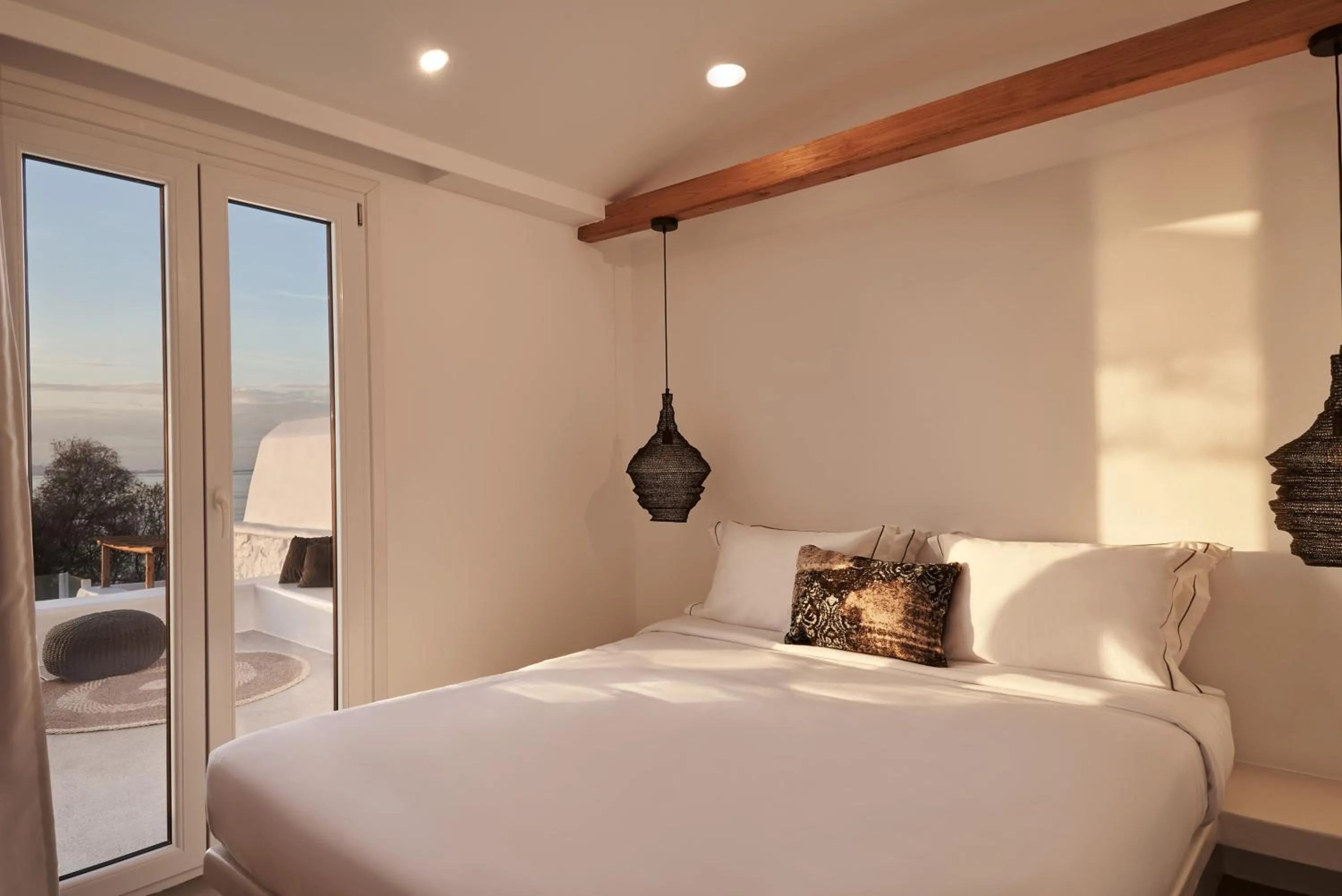 Bed in Hill Club Naxos