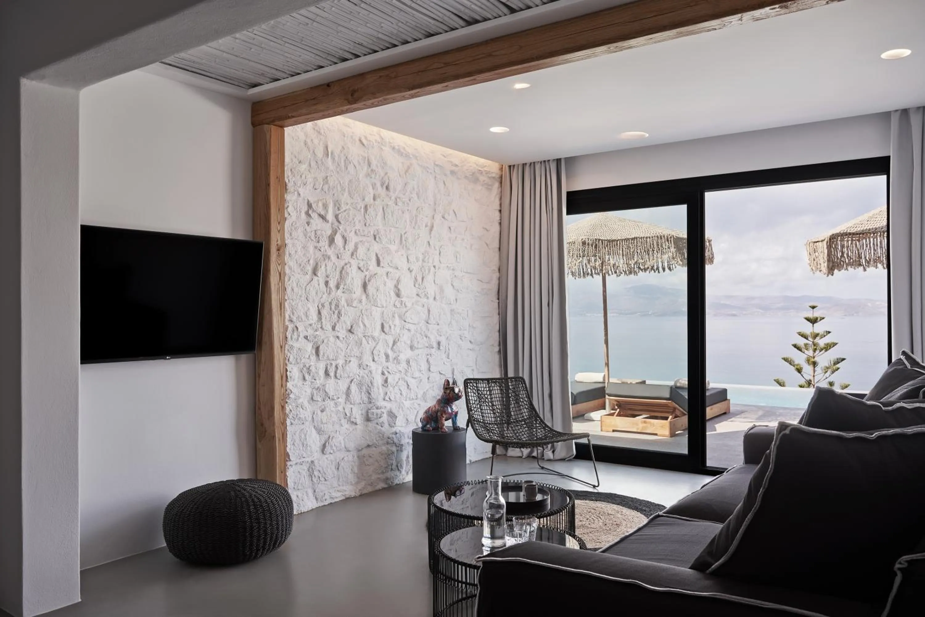 TV and multimedia in Hill Club Naxos
