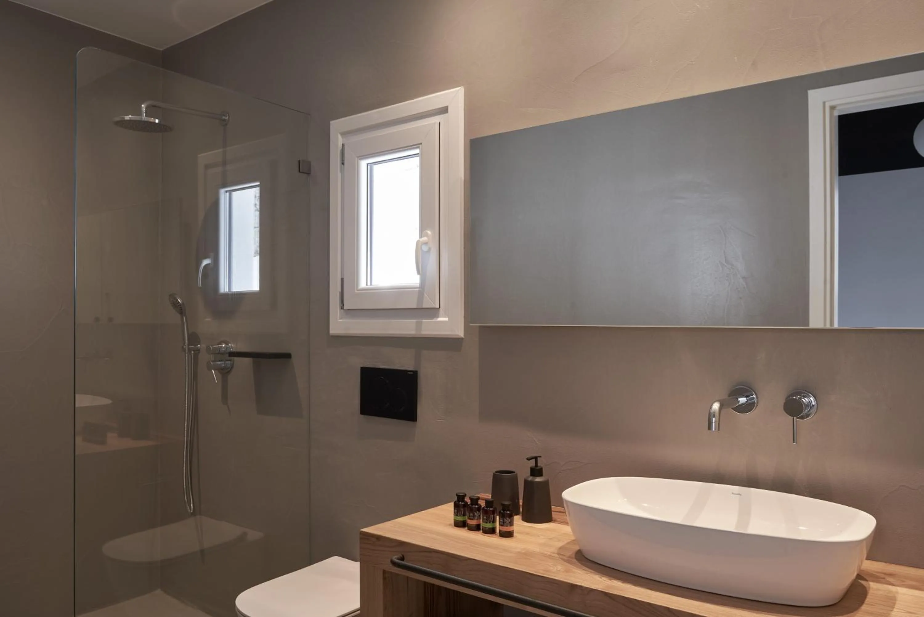 Bathroom in Hill Club Naxos