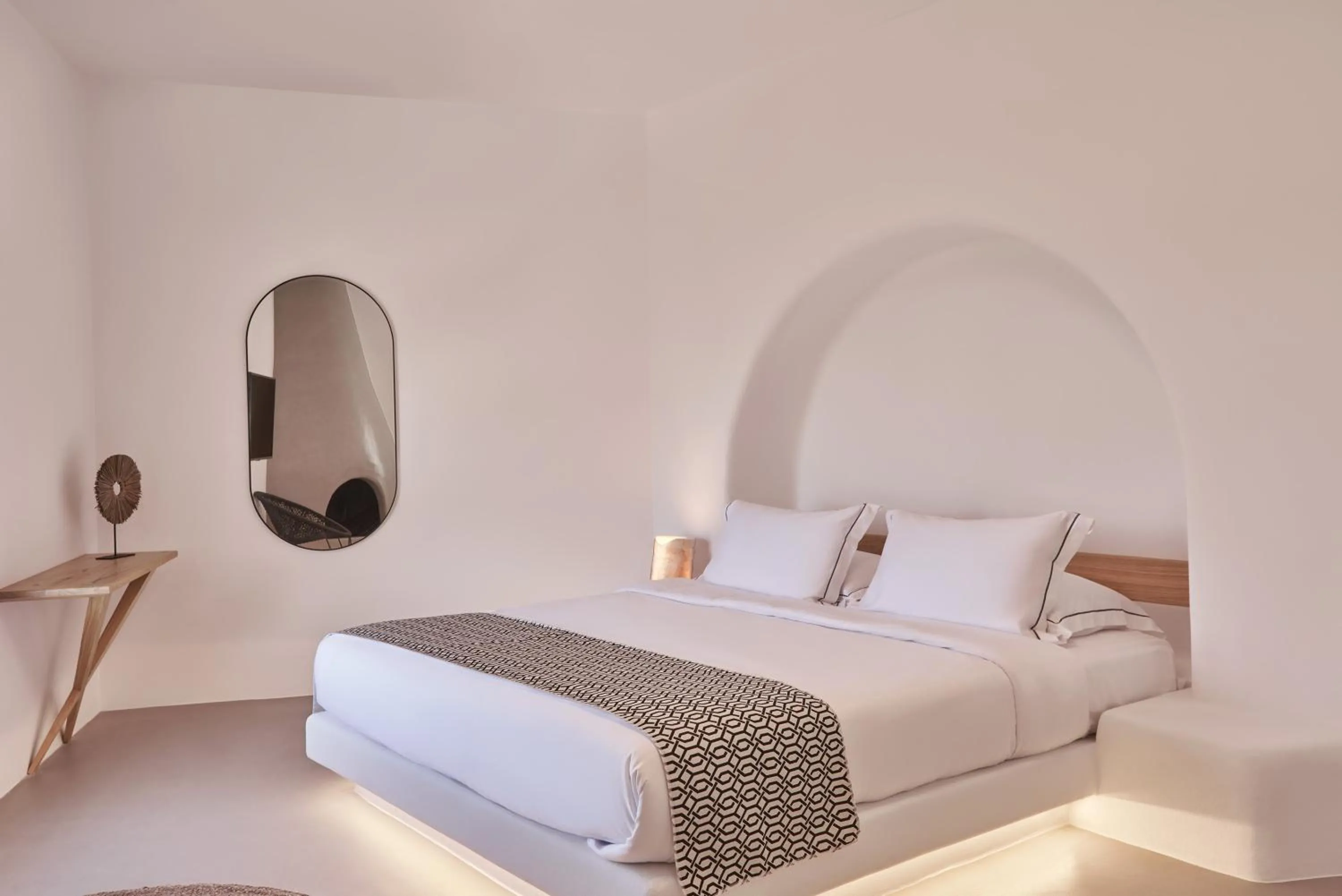 Bed in Hill Club Naxos