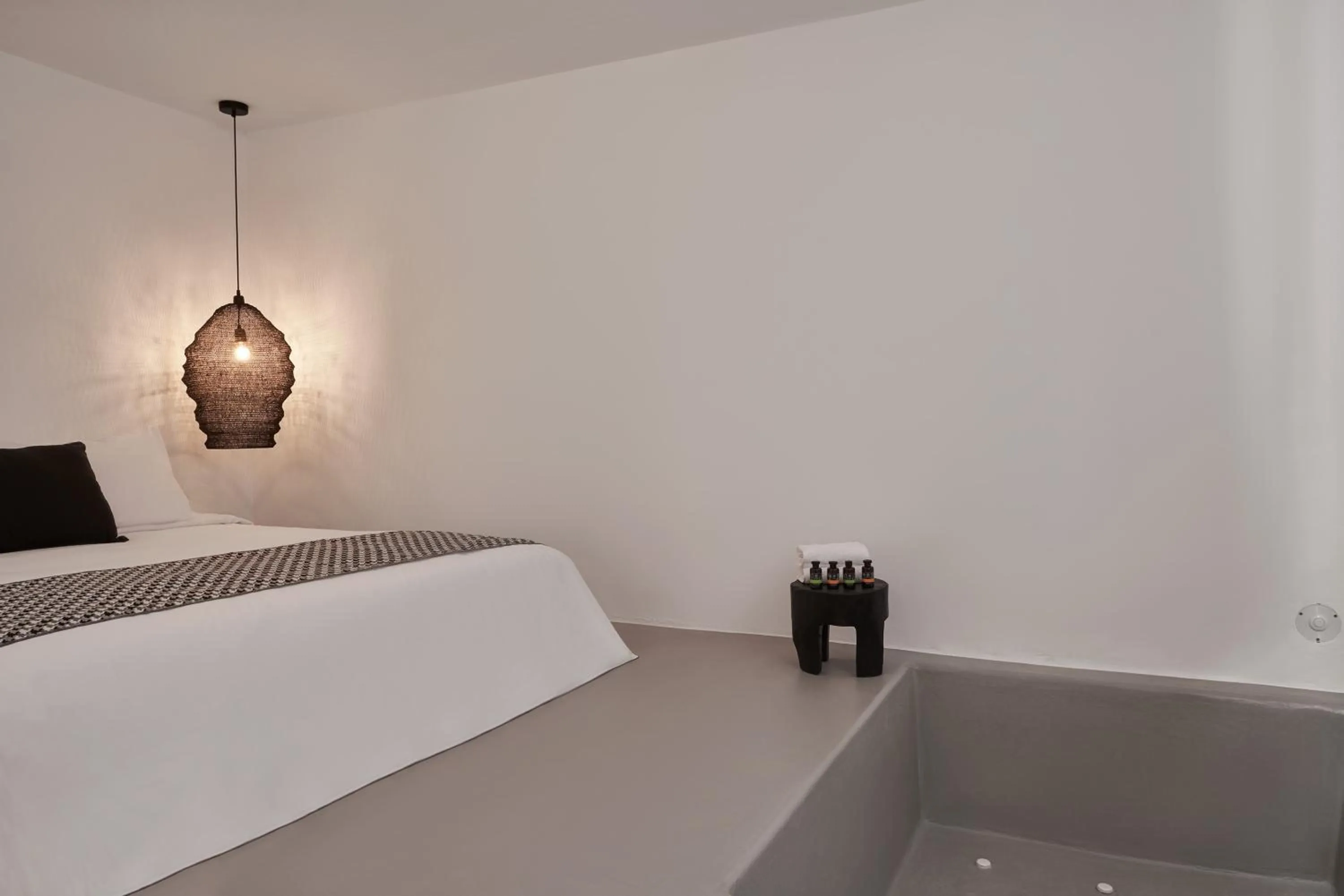 Bed in Hill Club Naxos