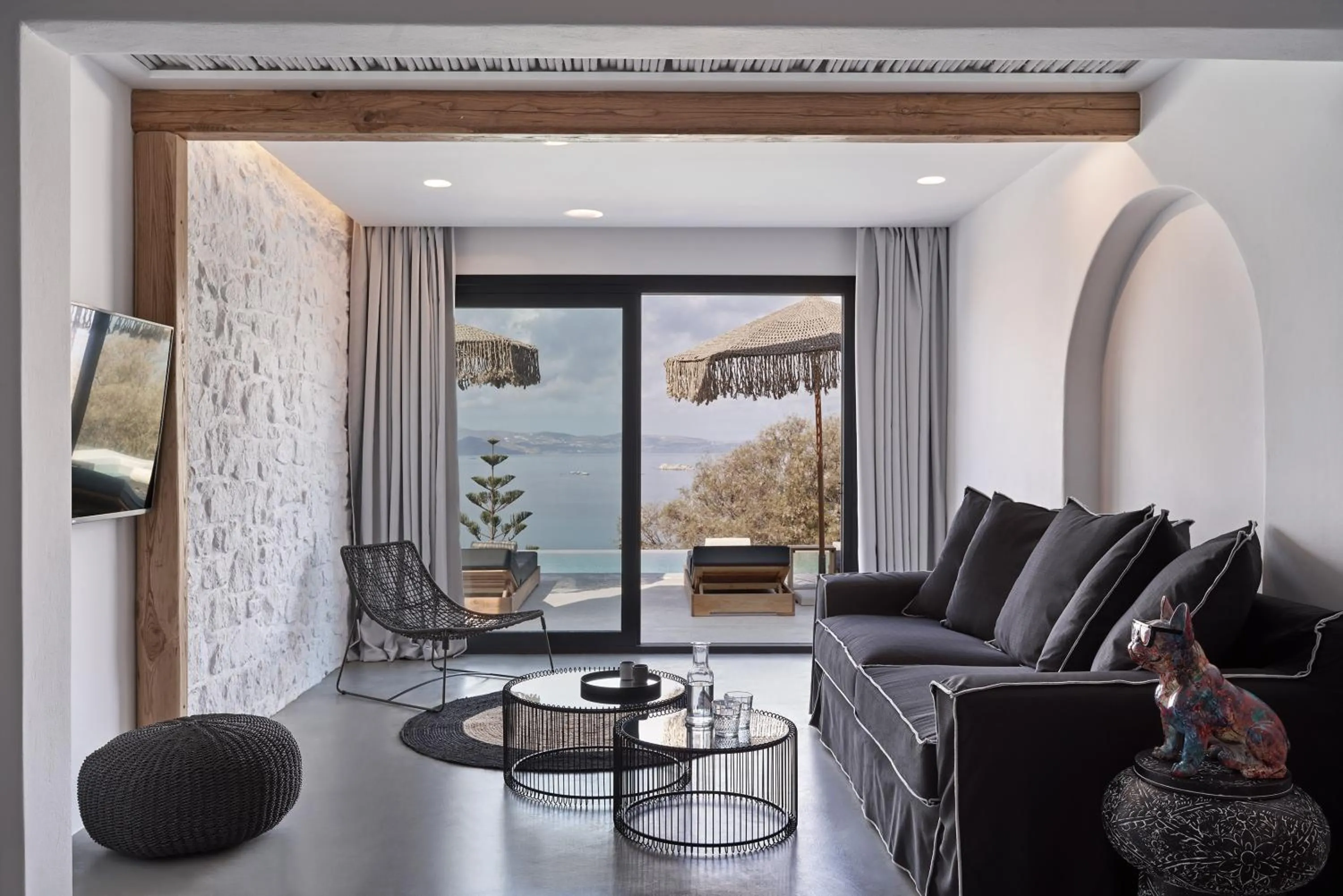 TV and multimedia in Hill Club Naxos