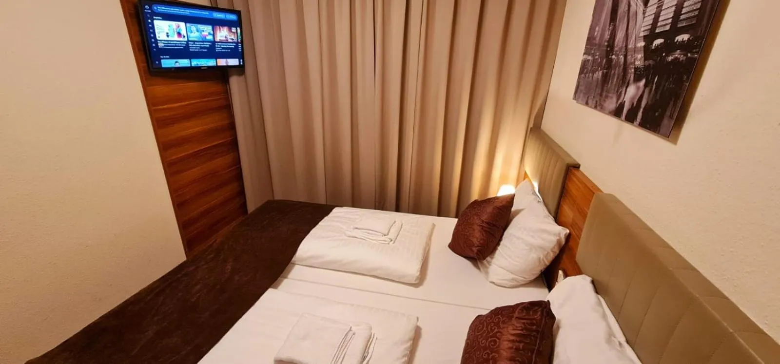 Bedroom, Bed in Hotel Frankfurt Messe