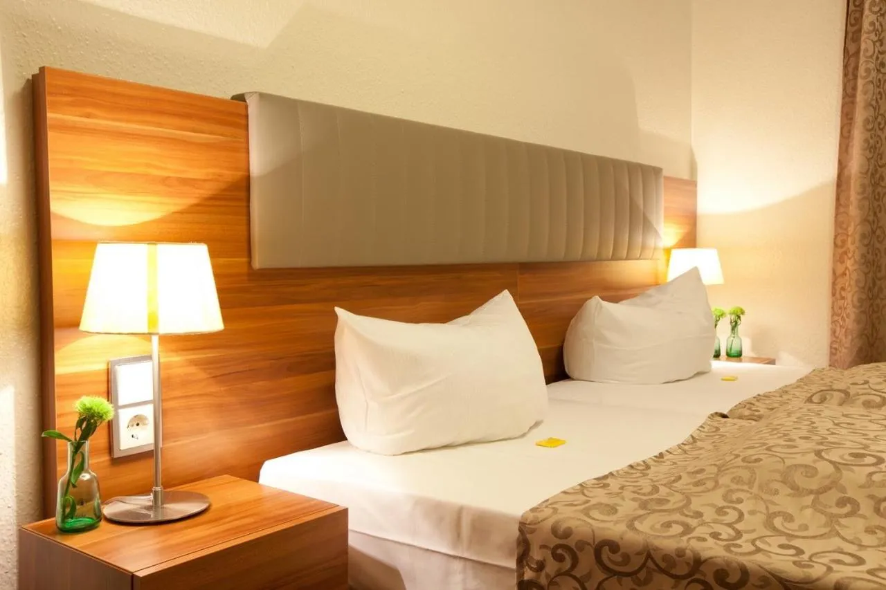 Bedroom, Bed in Hotel Frankfurt Messe