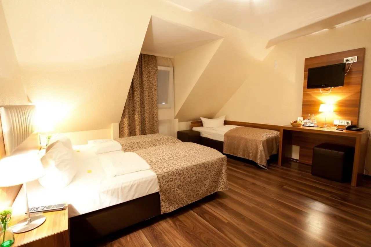 Bedroom, Bed in Hotel Frankfurt Messe