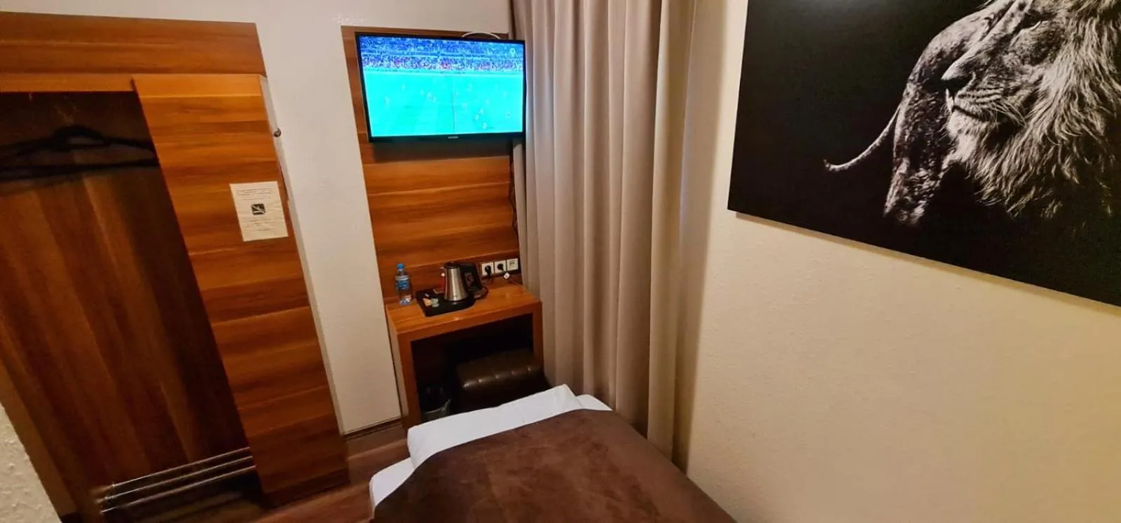 TV and multimedia, Bed in Hotel Frankfurt Messe