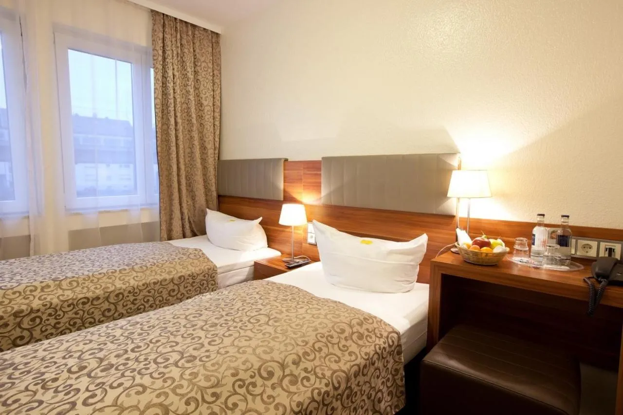 Bedroom, Bed in Hotel Frankfurt Messe