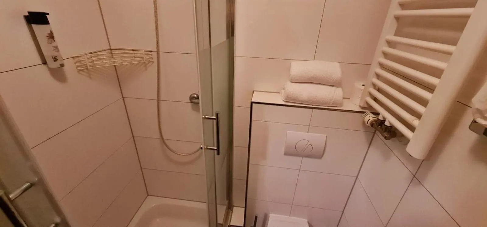 Bathroom in Hotel Frankfurt Messe