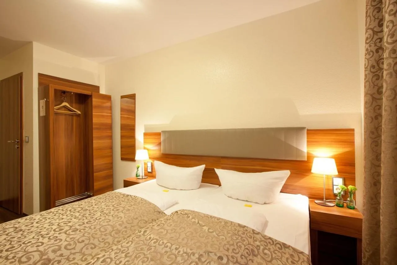 Bedroom, Bed in Hotel Frankfurt Messe