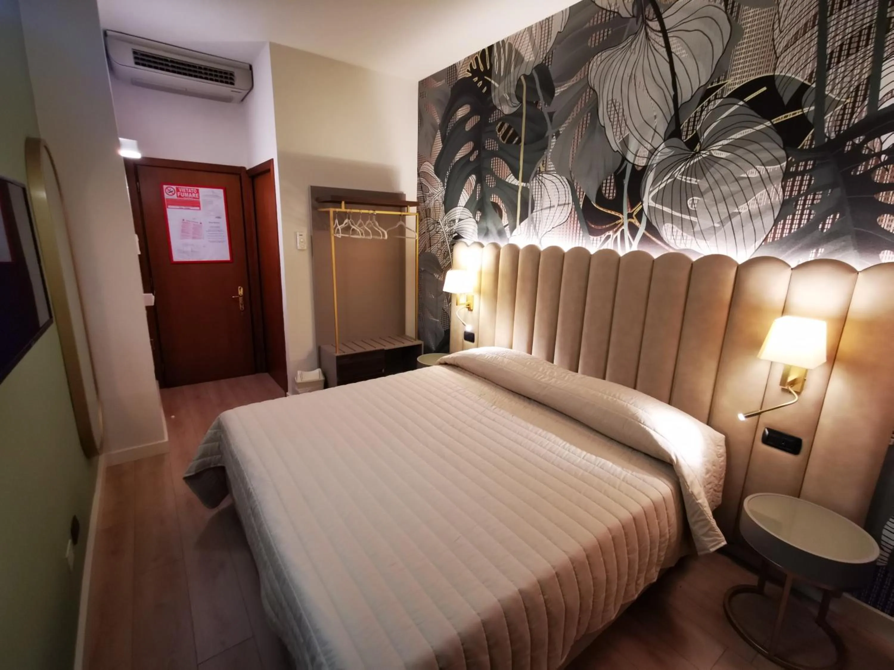 Bedroom, Bed in Hotel Balcony