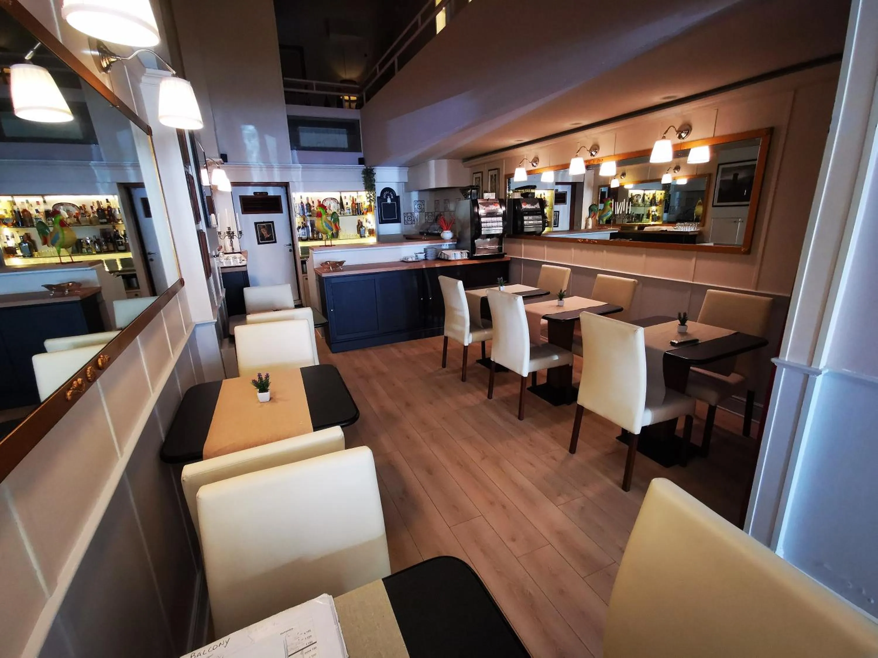 Communal lounge/ TV room in Hotel Balcony