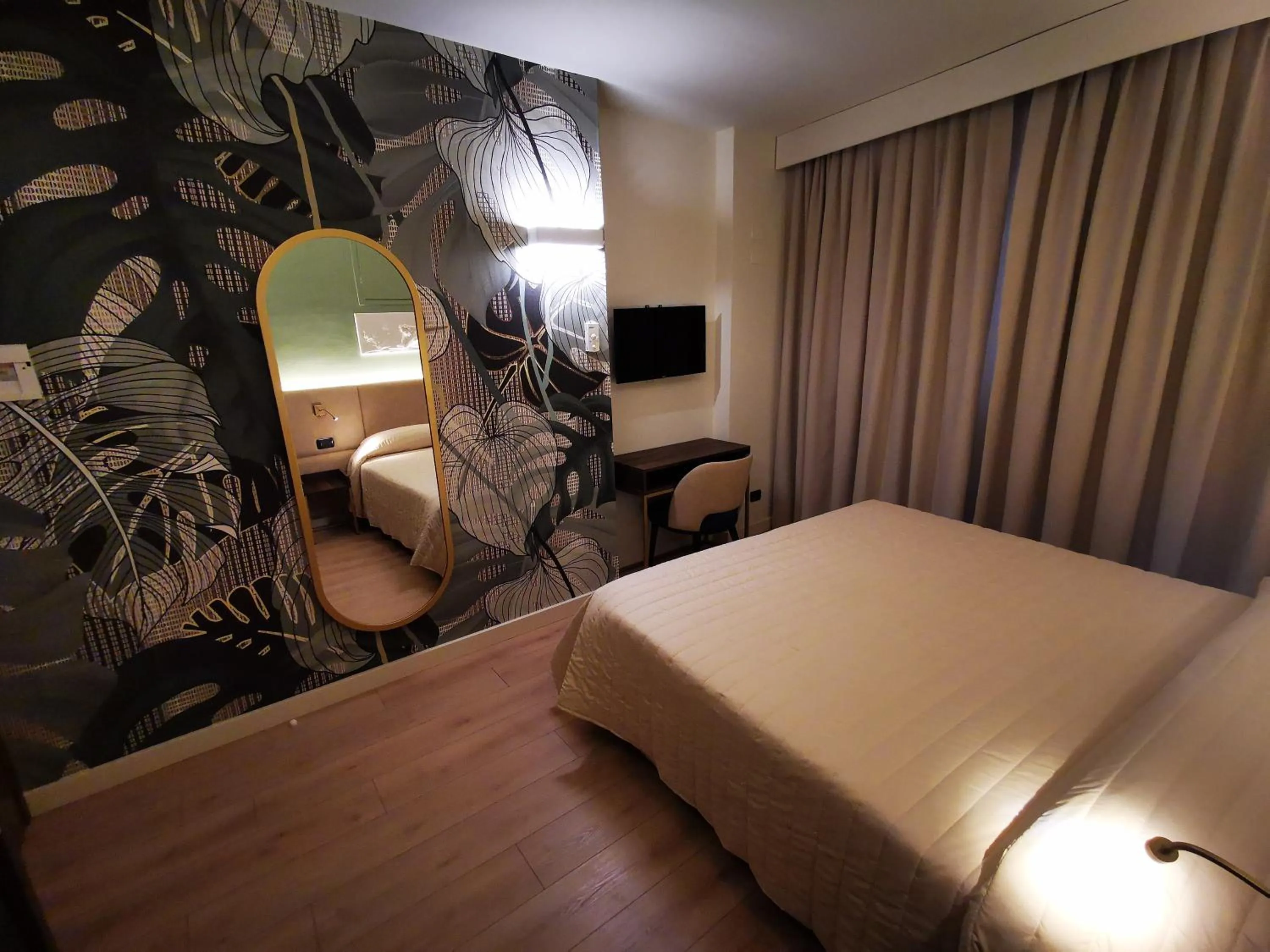 Bedroom, Bed in Hotel Balcony