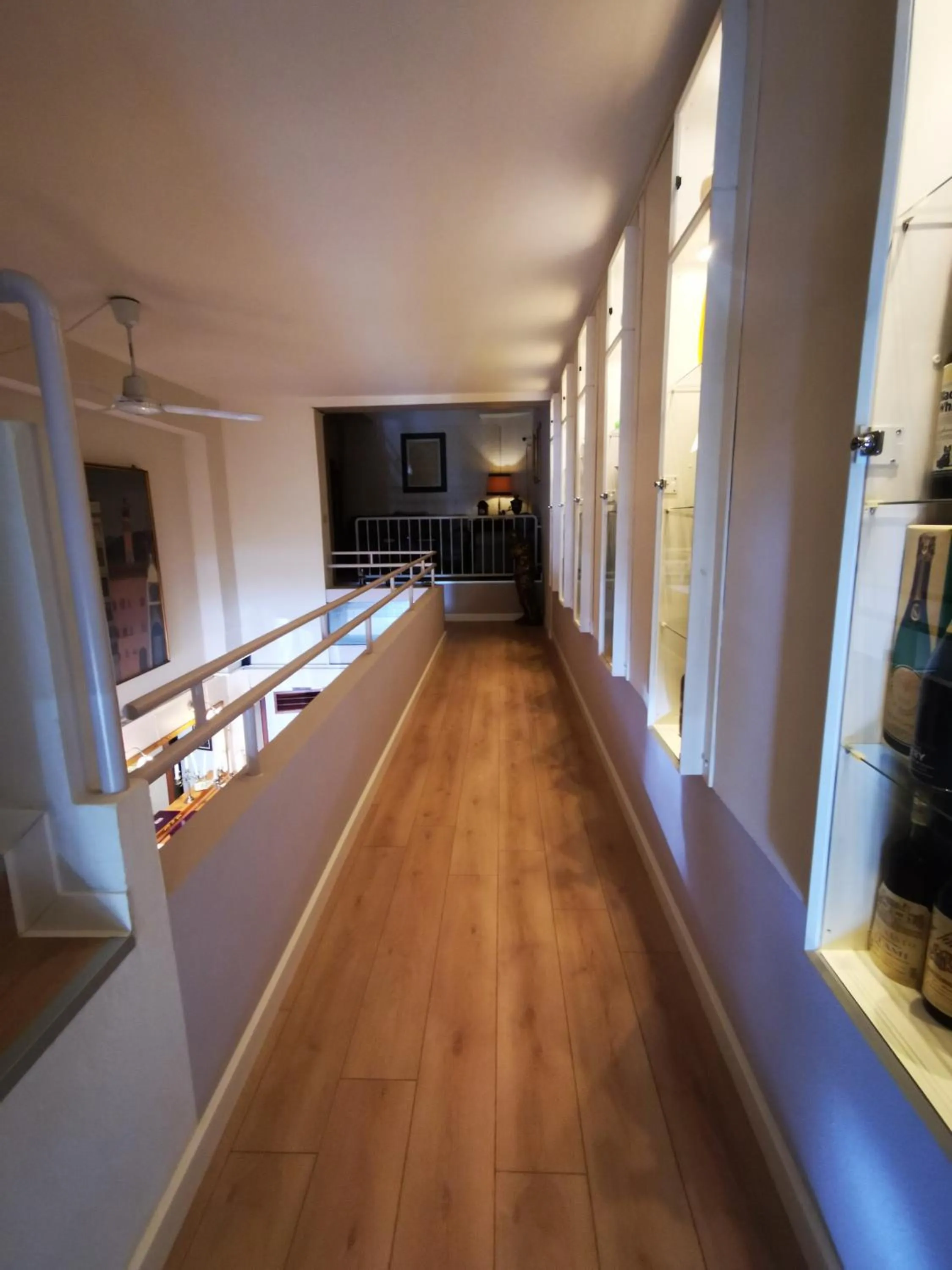 Communal lounge/ TV room in Hotel Balcony