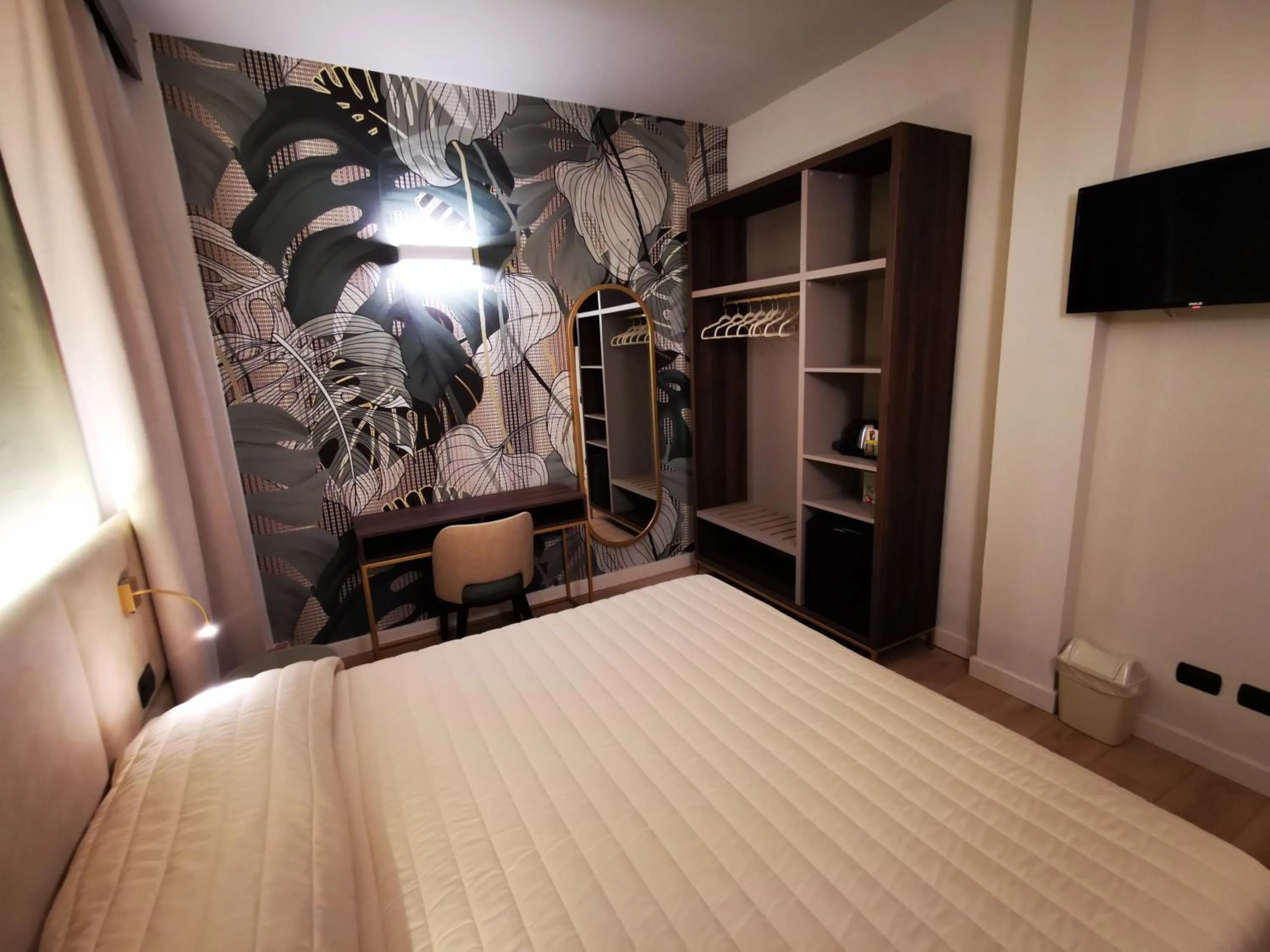 Bedroom, Bed in Hotel Balcony