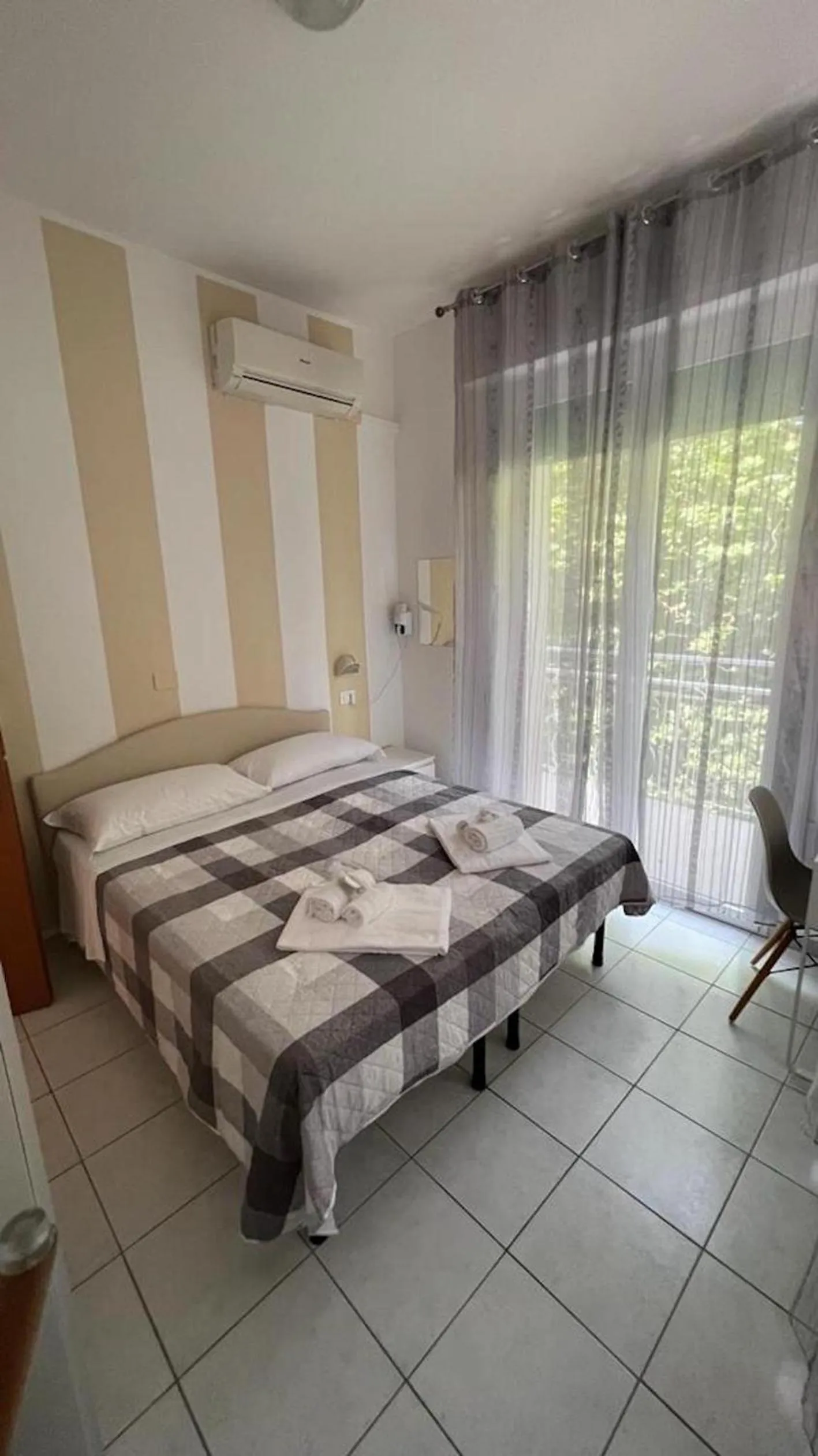 View (from property/room), Bed in Hotel Corno d'Oro