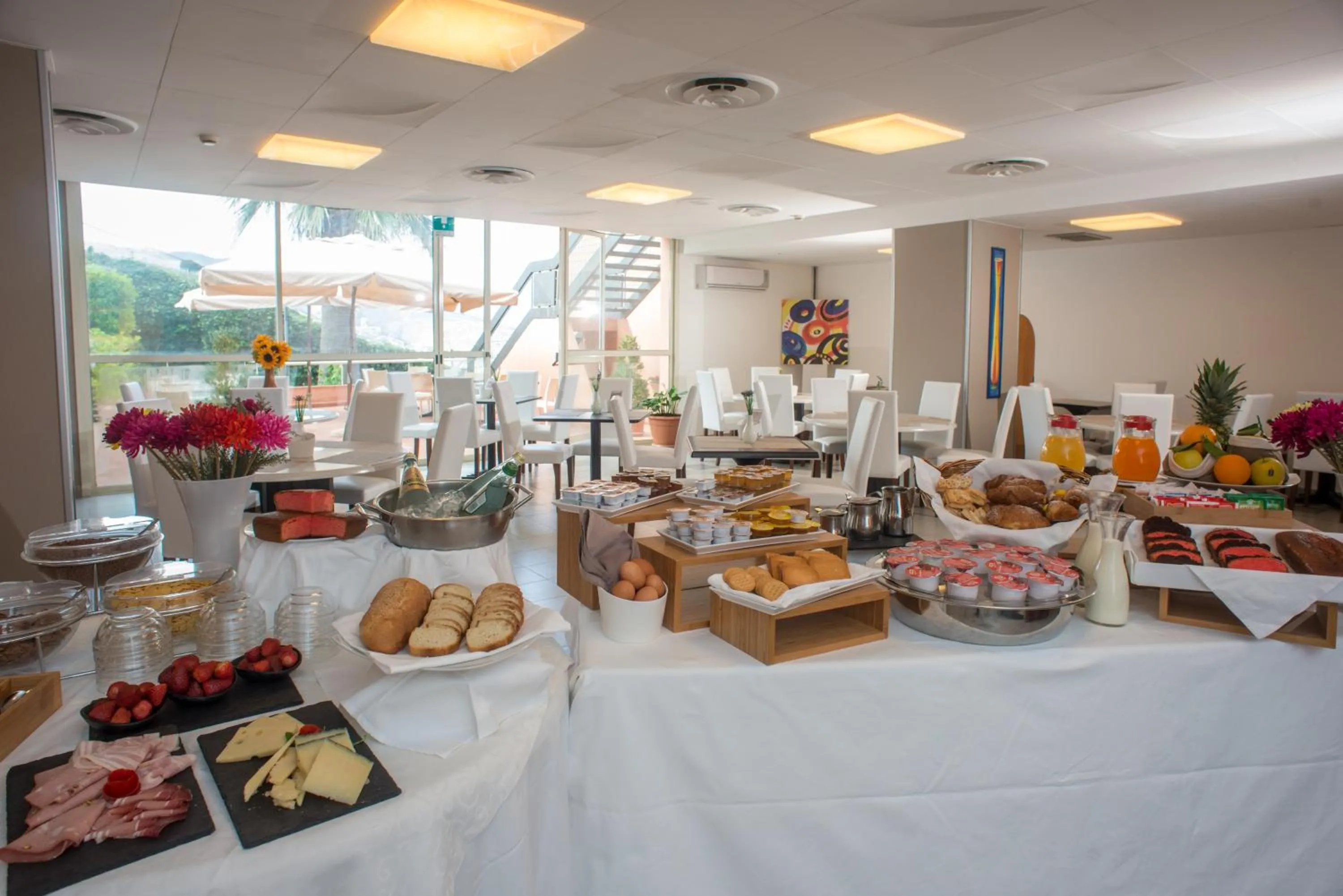 Restaurant/places to eat in Hotel Bel 3