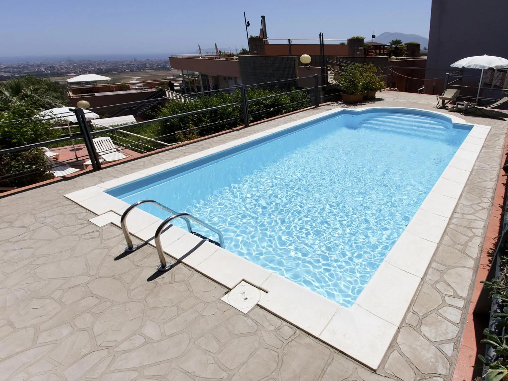 Swimming pool in Hotel Bel 3