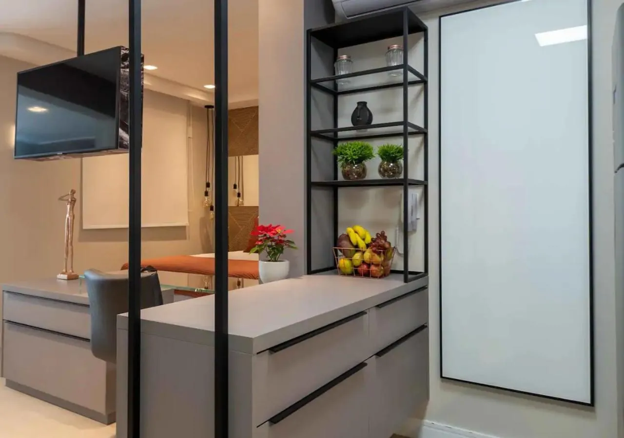 Kitchen or kitchenette, Bed in Charming Studio - GRU 2001