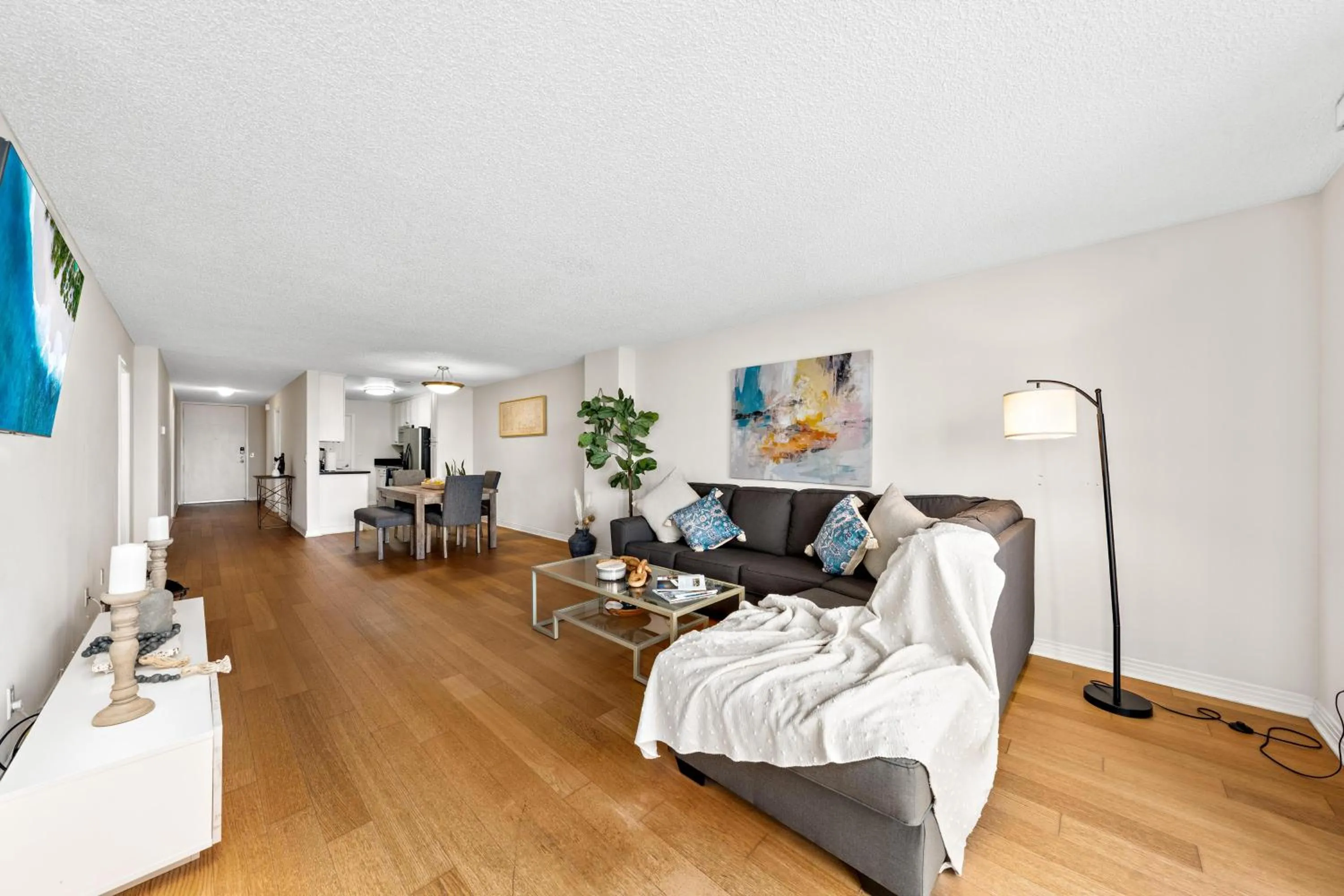 Living room, Bed in The tulip Marina Highrise with ocean view
