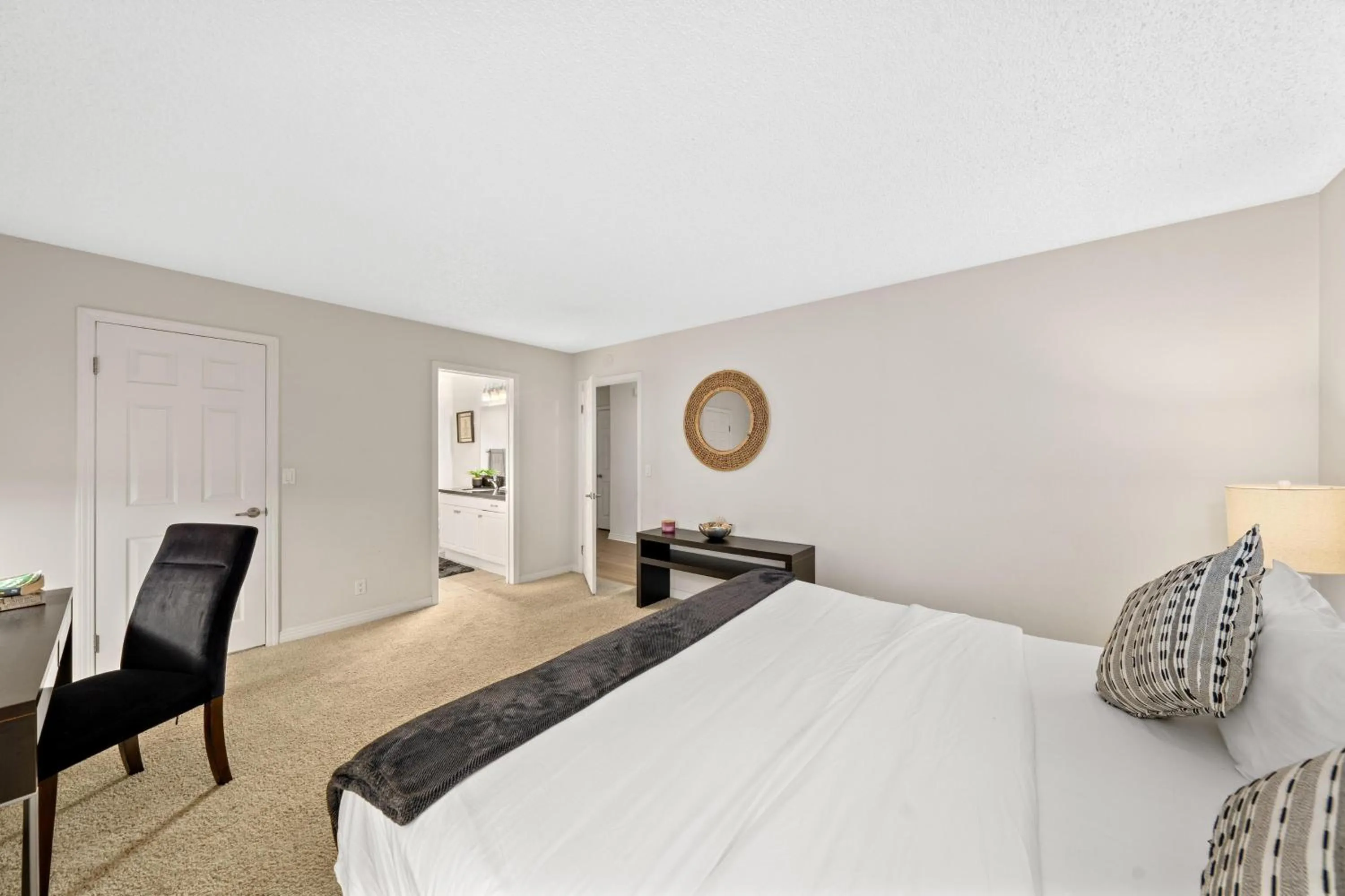 Bedroom, Bed in The tulip Marina Highrise with ocean view