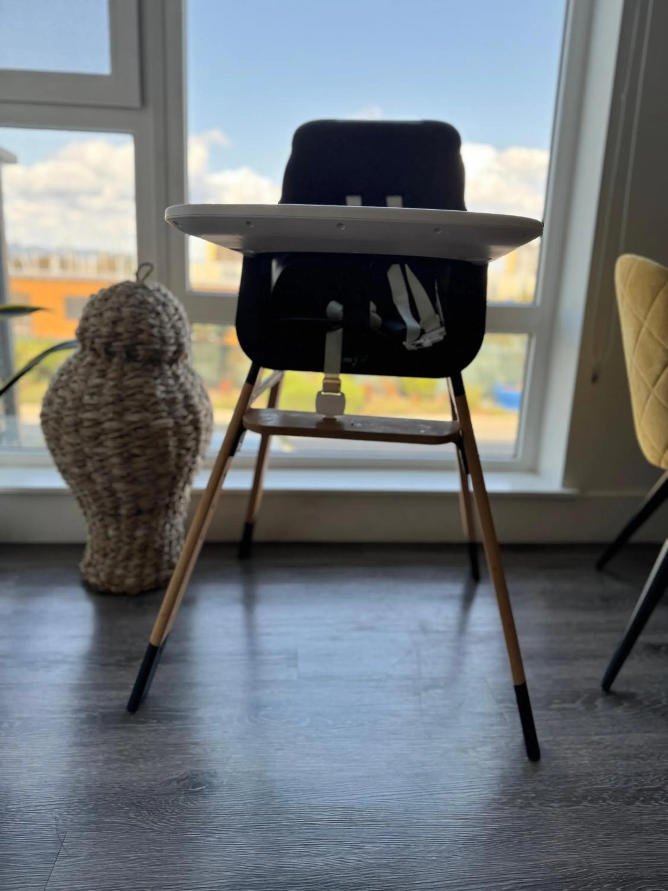 children in The tulip Marina Highrise with ocean view