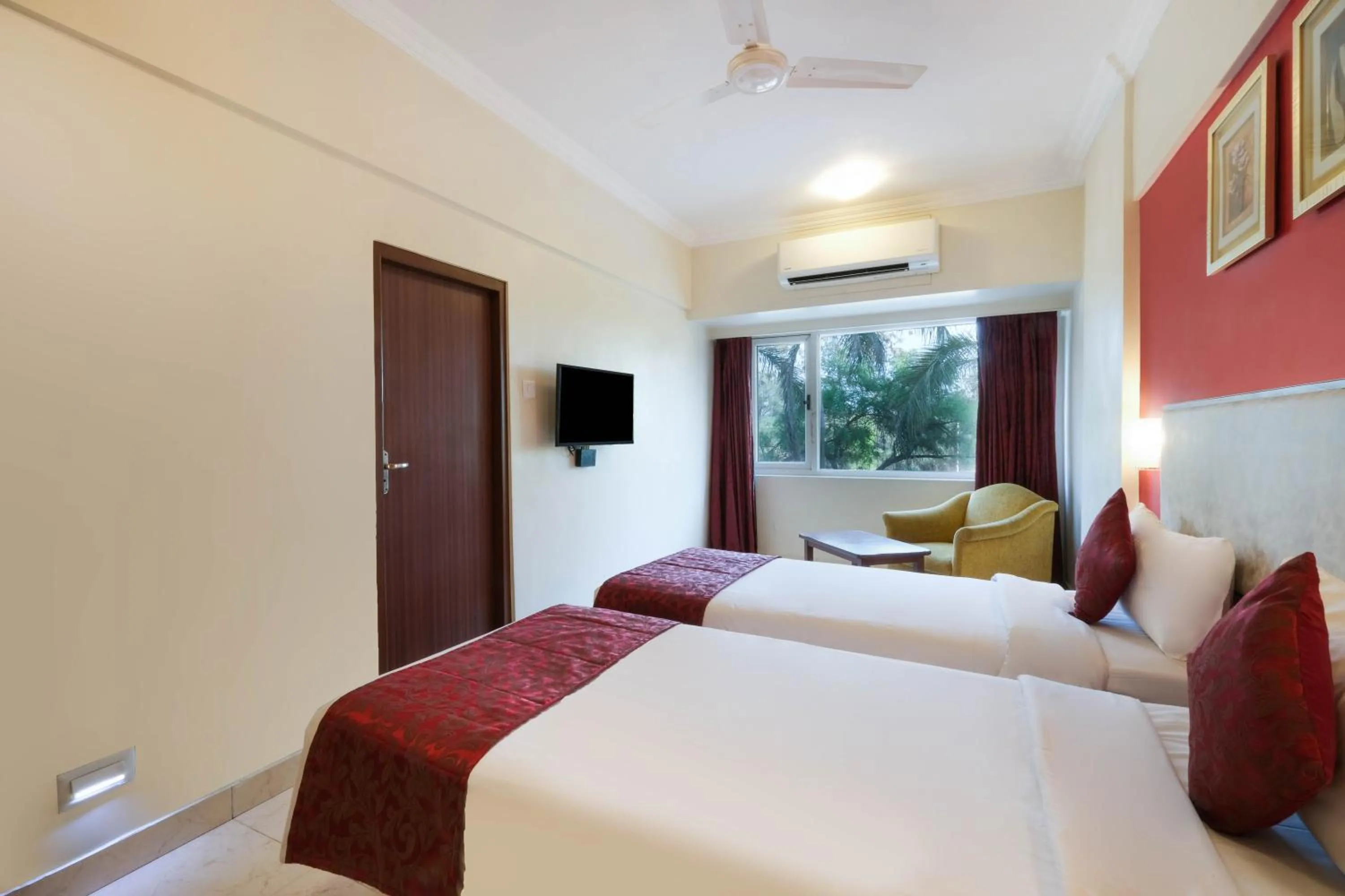 Bed in 7 Apple Hotel Pimpri Pune