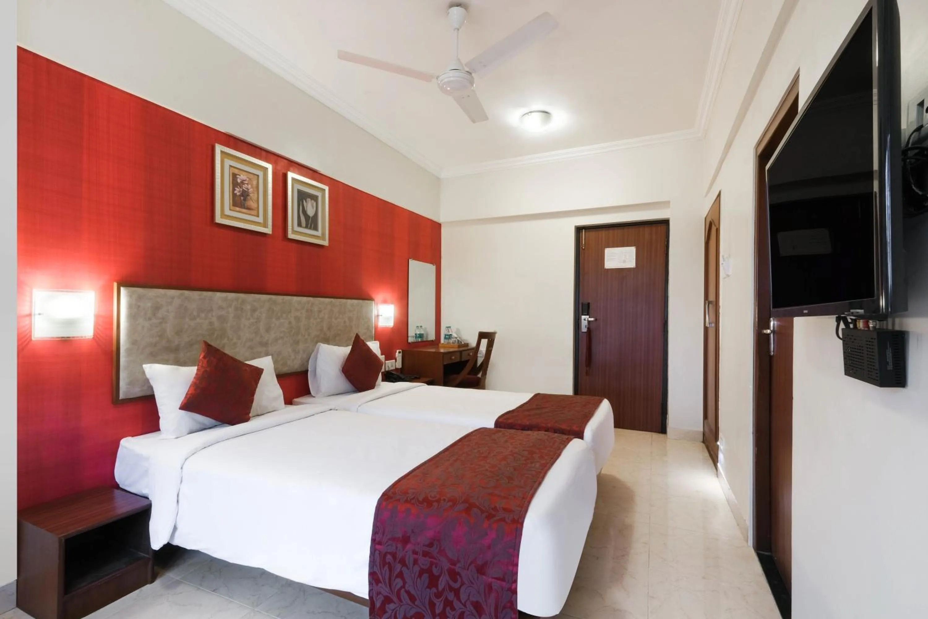Bed in 7 Apple Hotel Pimpri Pune