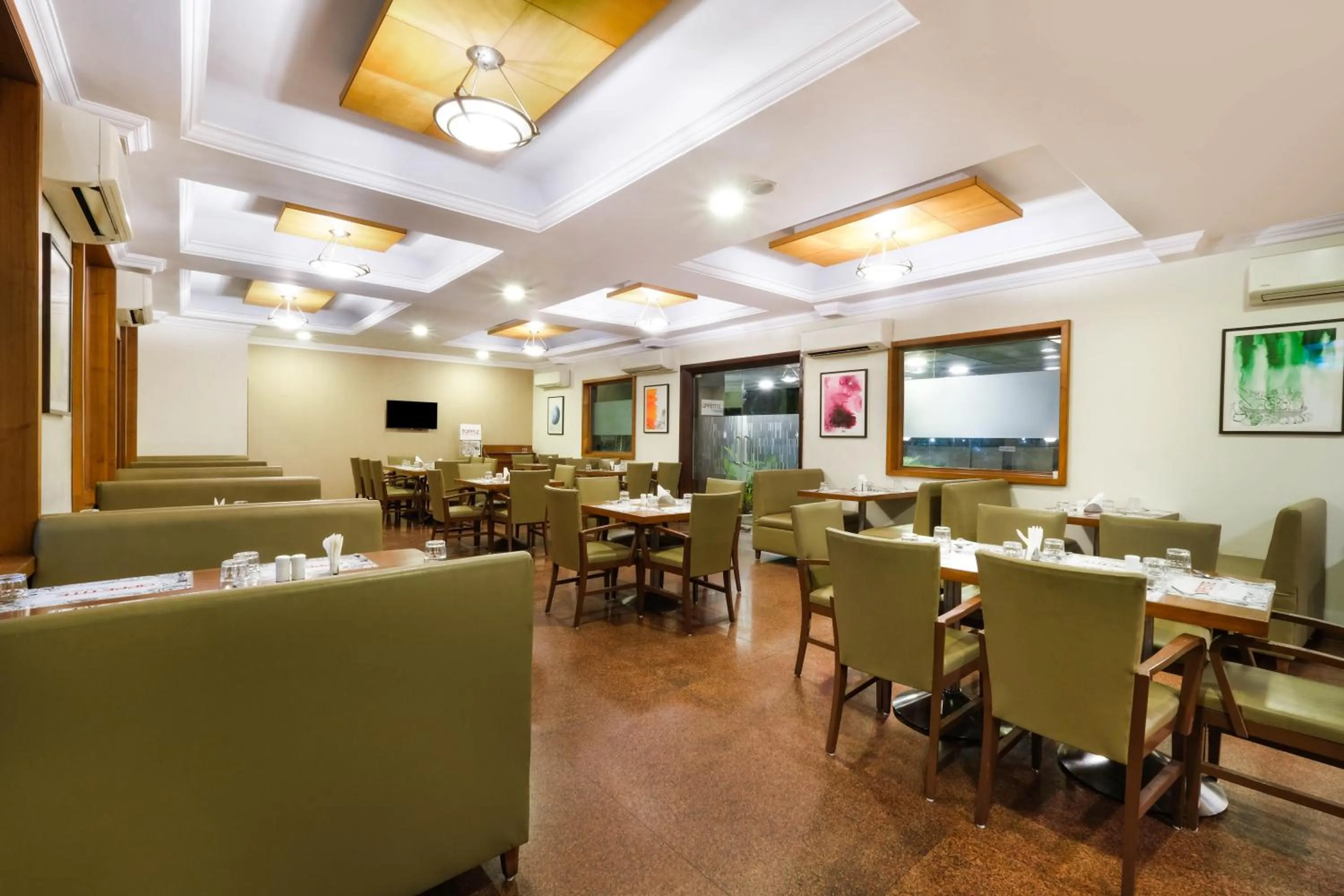 Restaurant/places to eat in 7 Apple Hotel Pimpri Pune