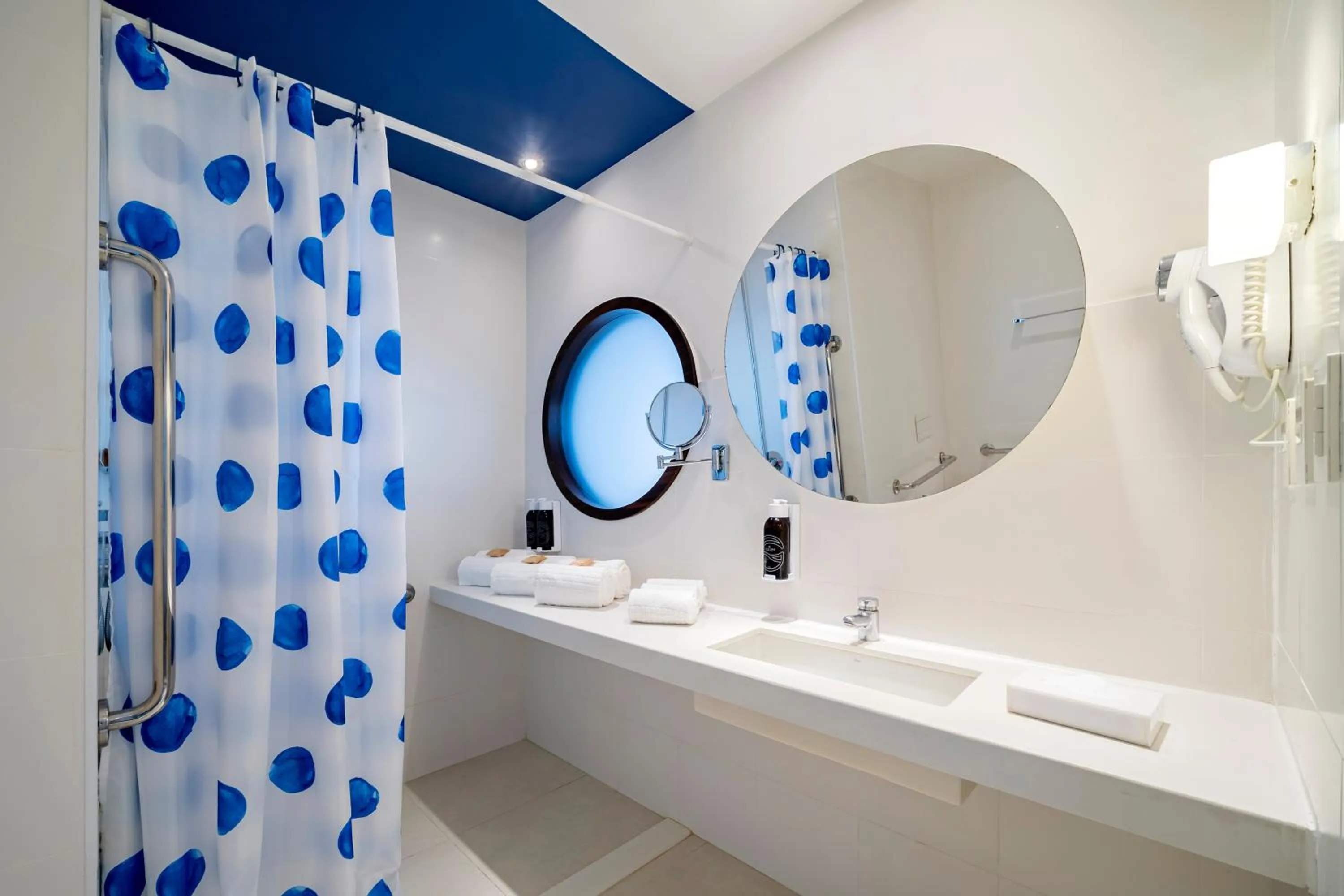 Shower in Lagune Barra Hotel