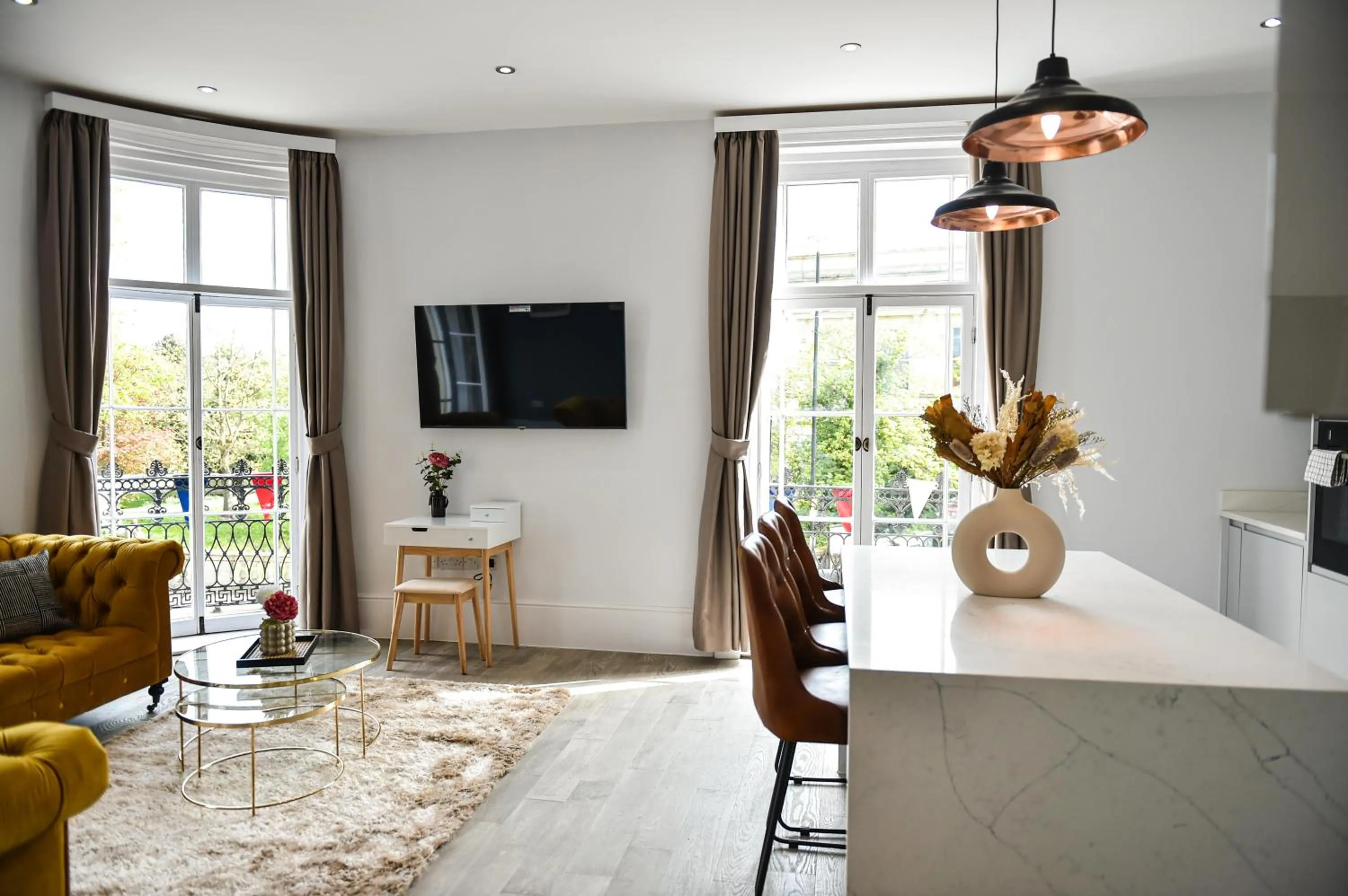 Communal lounge/ TV room in Victoria Colonnade Aparthotel