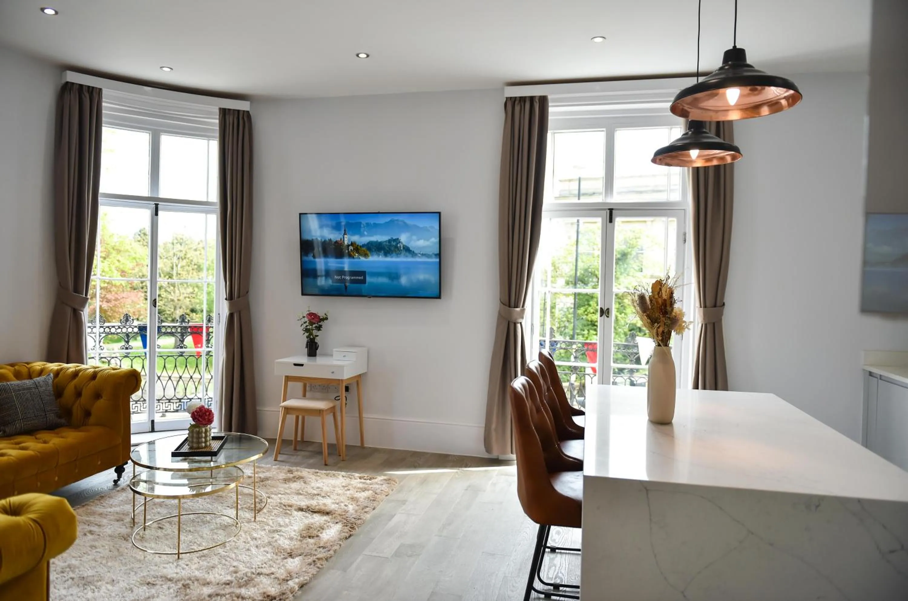 Communal lounge/ TV room in Victoria Colonnade Aparthotel