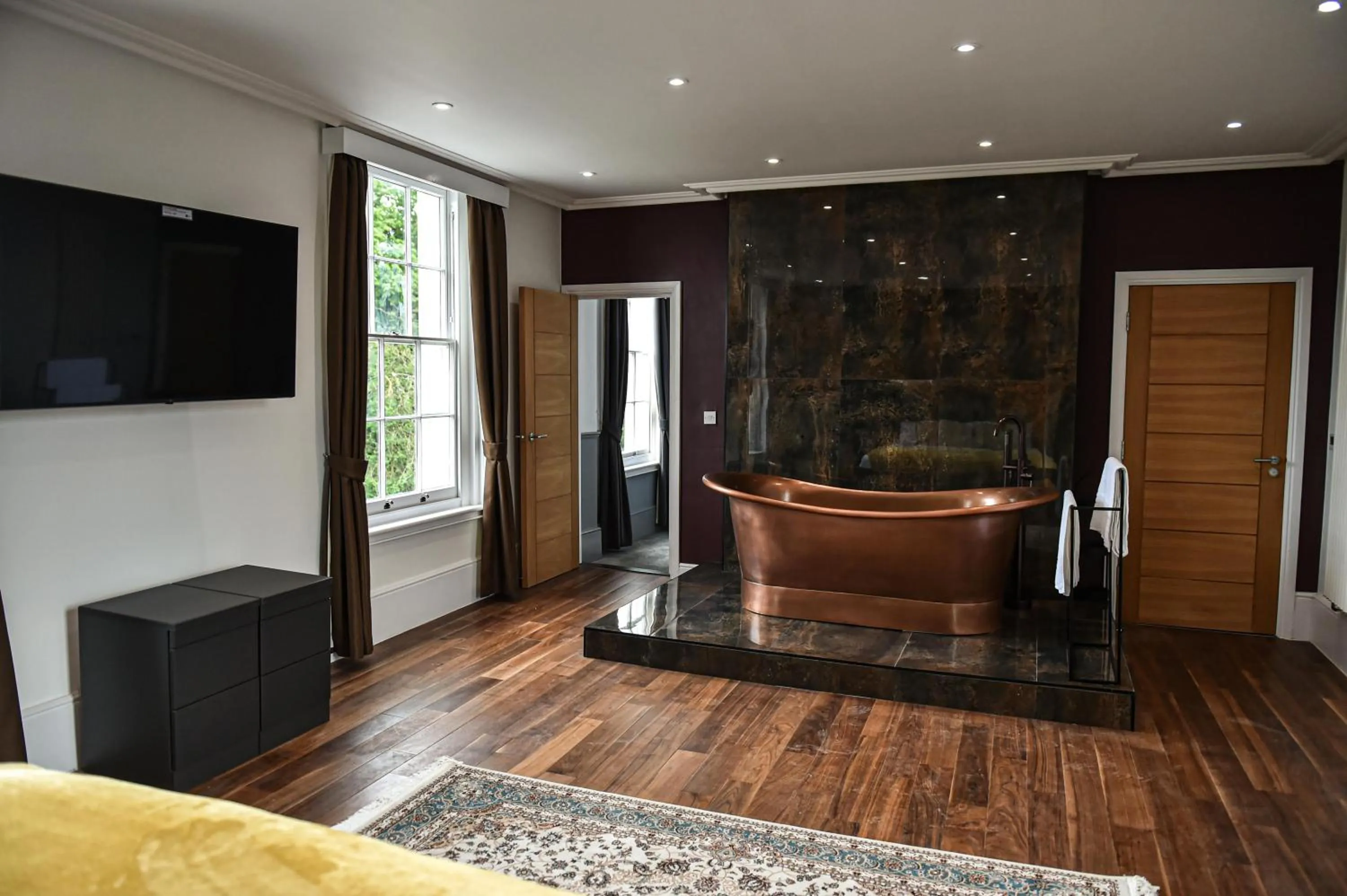 Bath in Victoria Colonnade Aparthotel