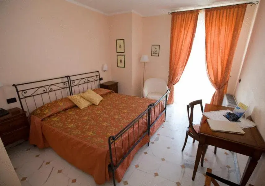 Deluxe Double Room in Le Ville Relais Deluxe Double Room in Le Ville Relais