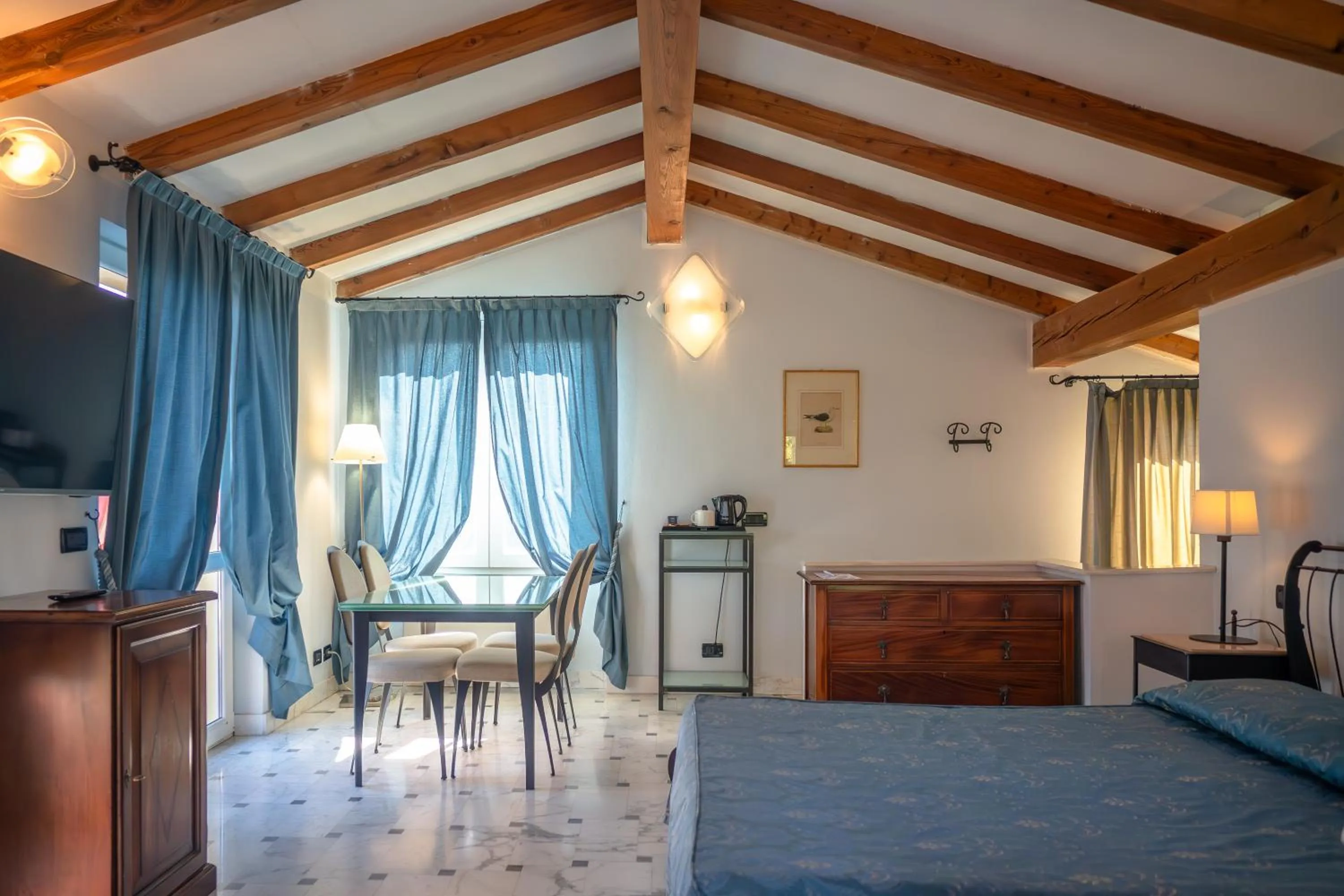 Photo of the whole room, Bed in Le Ville Relais