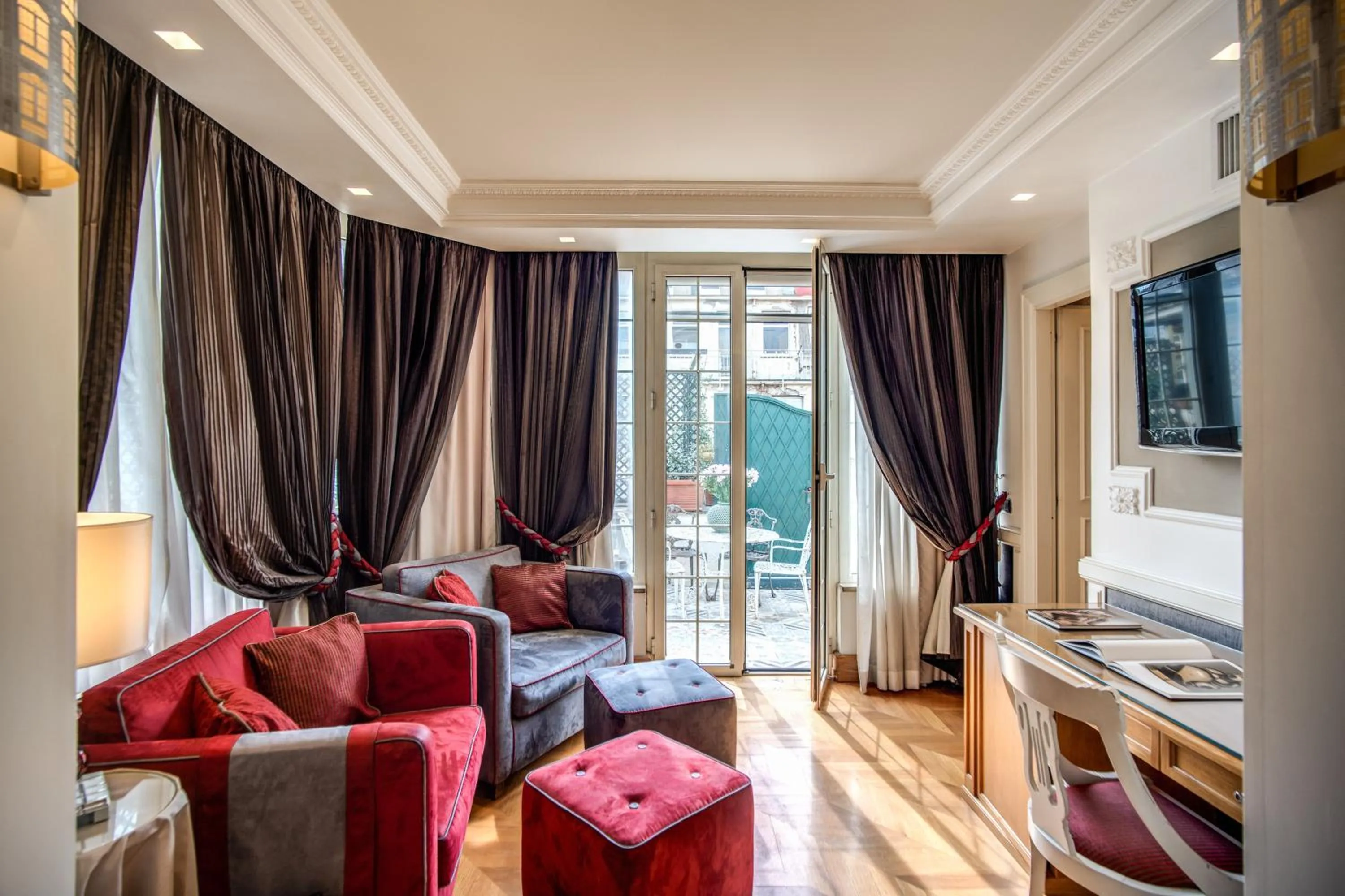 TV and multimedia in The Britannia Hotel