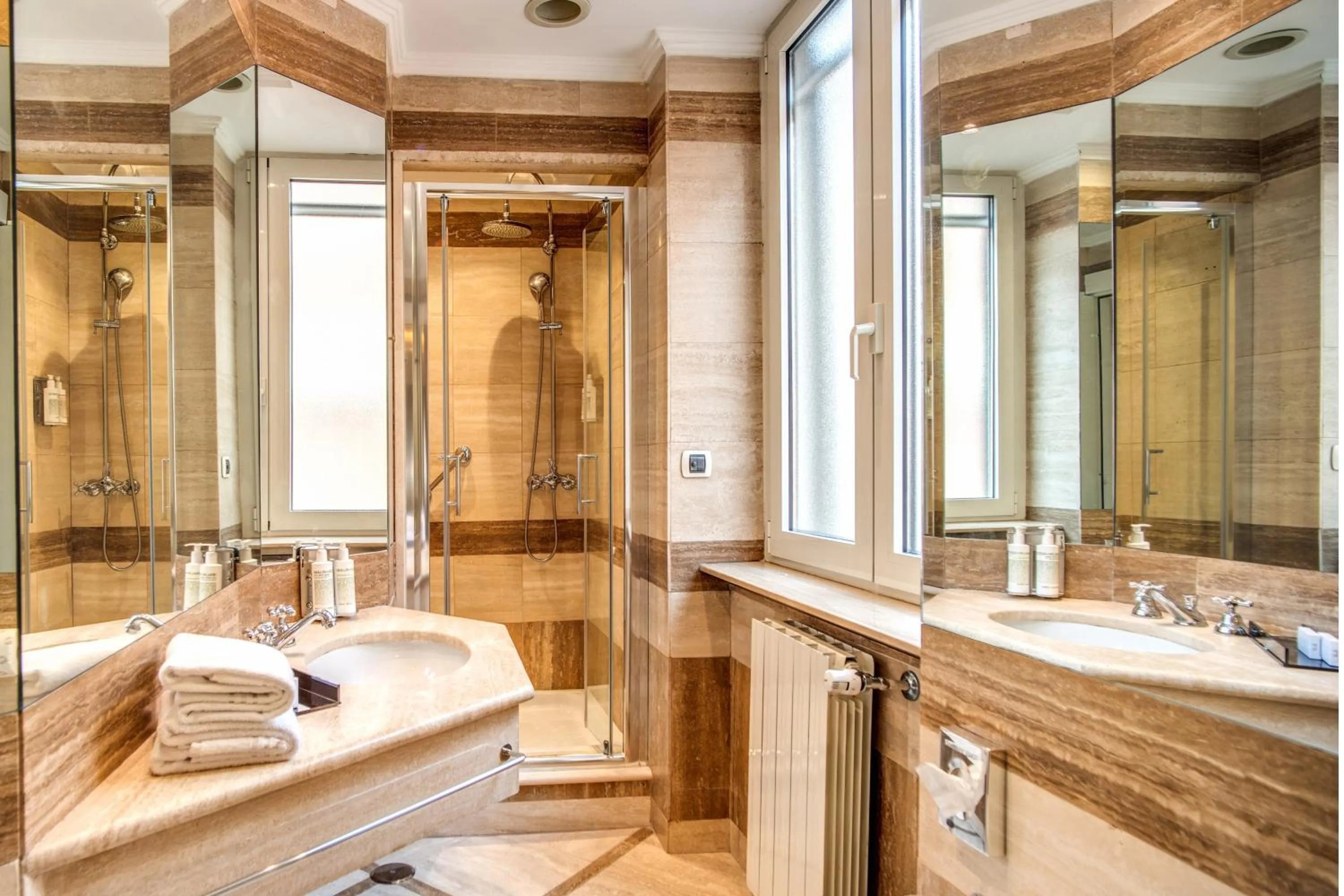 Shower in The Britannia Hotel