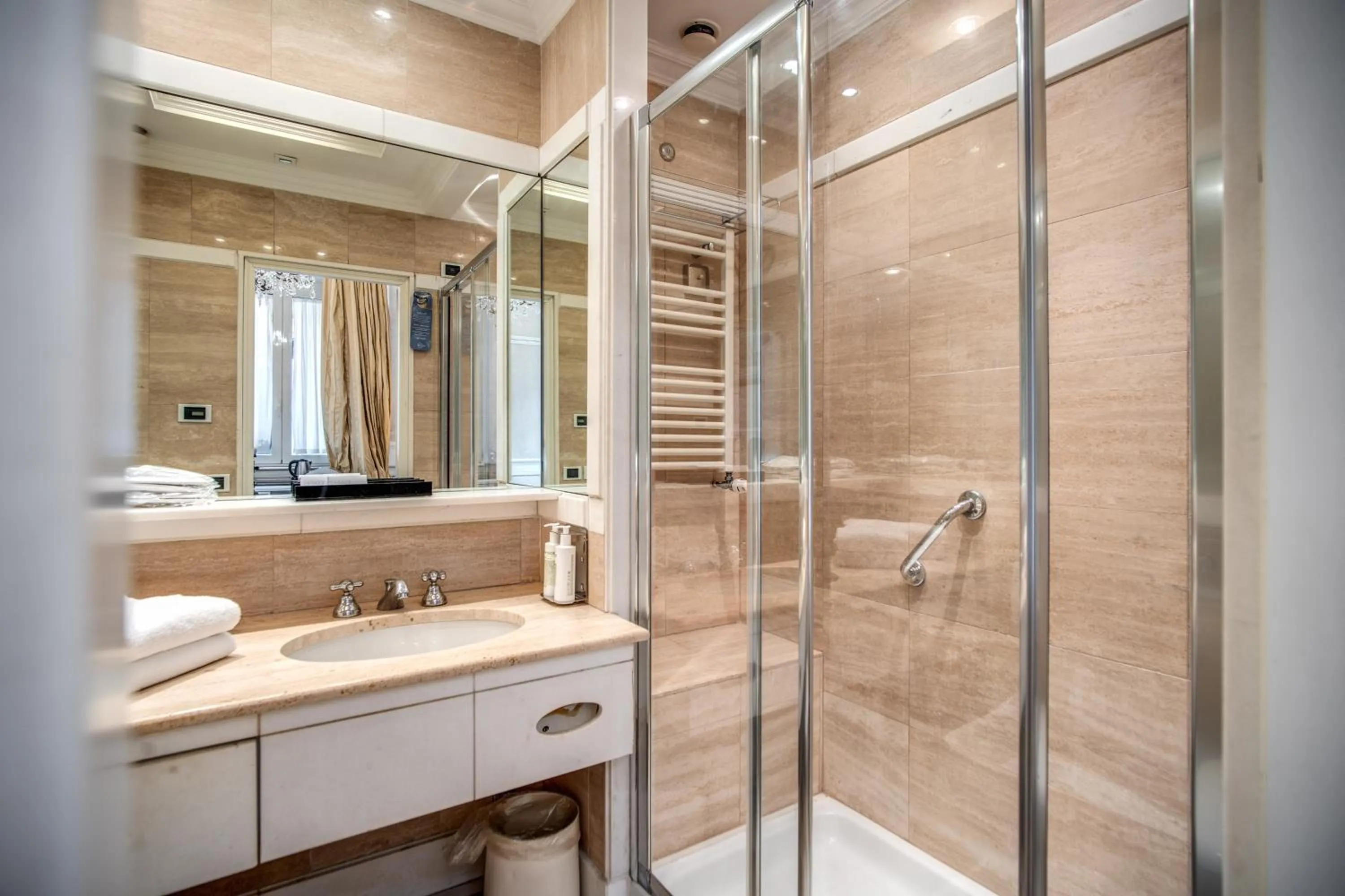 Shower in The Britannia Hotel