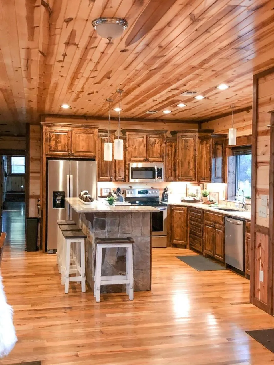 Stone Mountain Lodge 5000sqft 6 Bed Game Room Pool Table Hot Tub