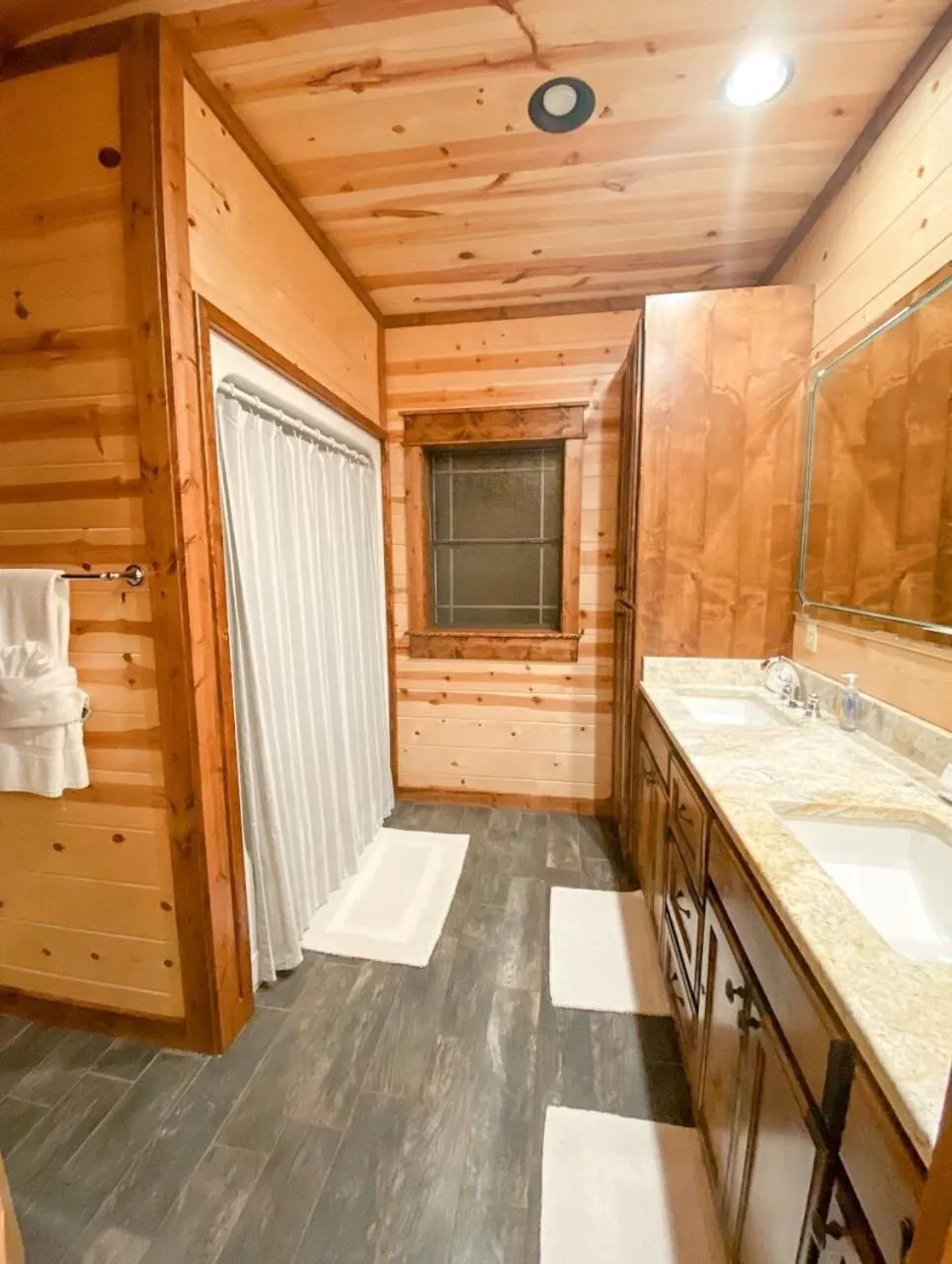 Bathroom in Stone Mountain Lodge 5000sqft 6 Bed Game Room Pool Table Hot Tub