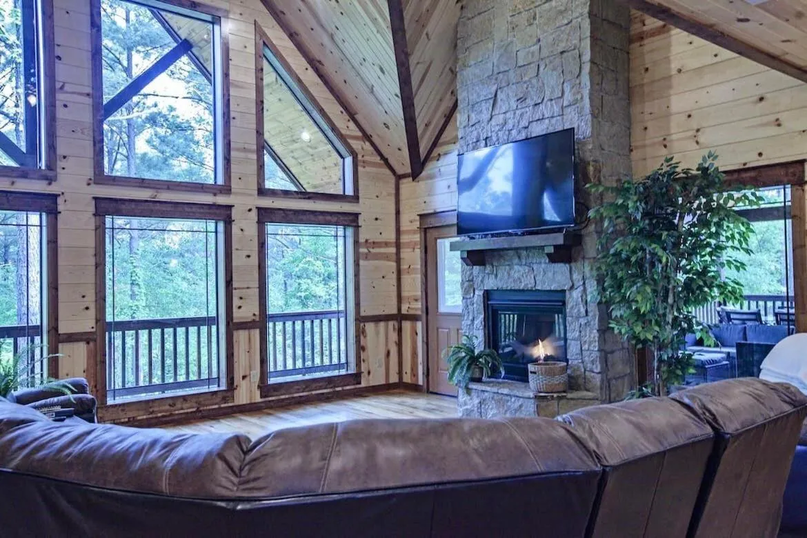 Stone Mountain Lodge 5000sqft 6 Bed Game Room Pool Table Hot Tub